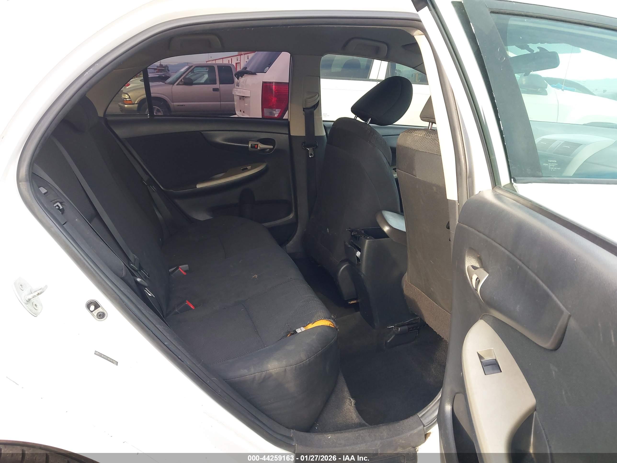 TOYOTA COROLLA image 8
