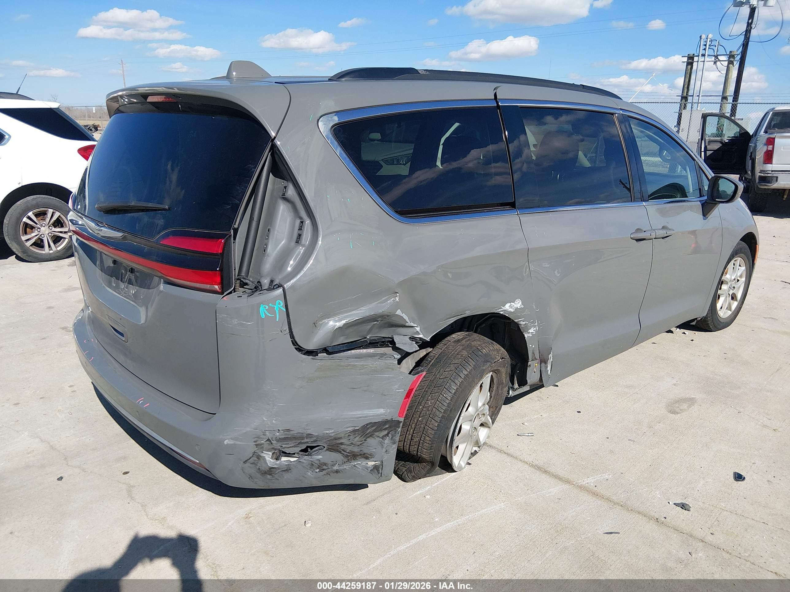 CHRYSLER PACIFICA image 4