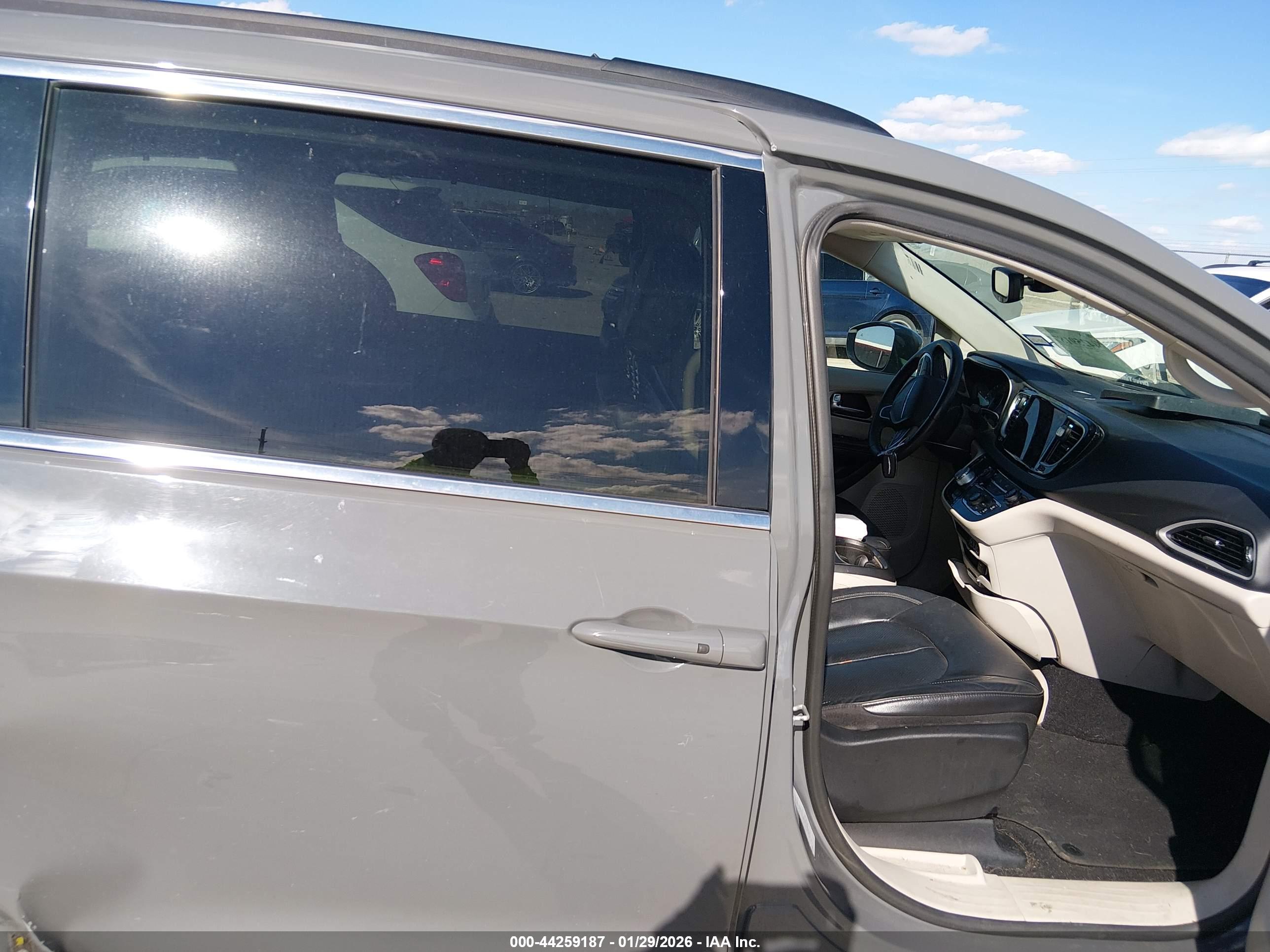 CHRYSLER PACIFICA image 5