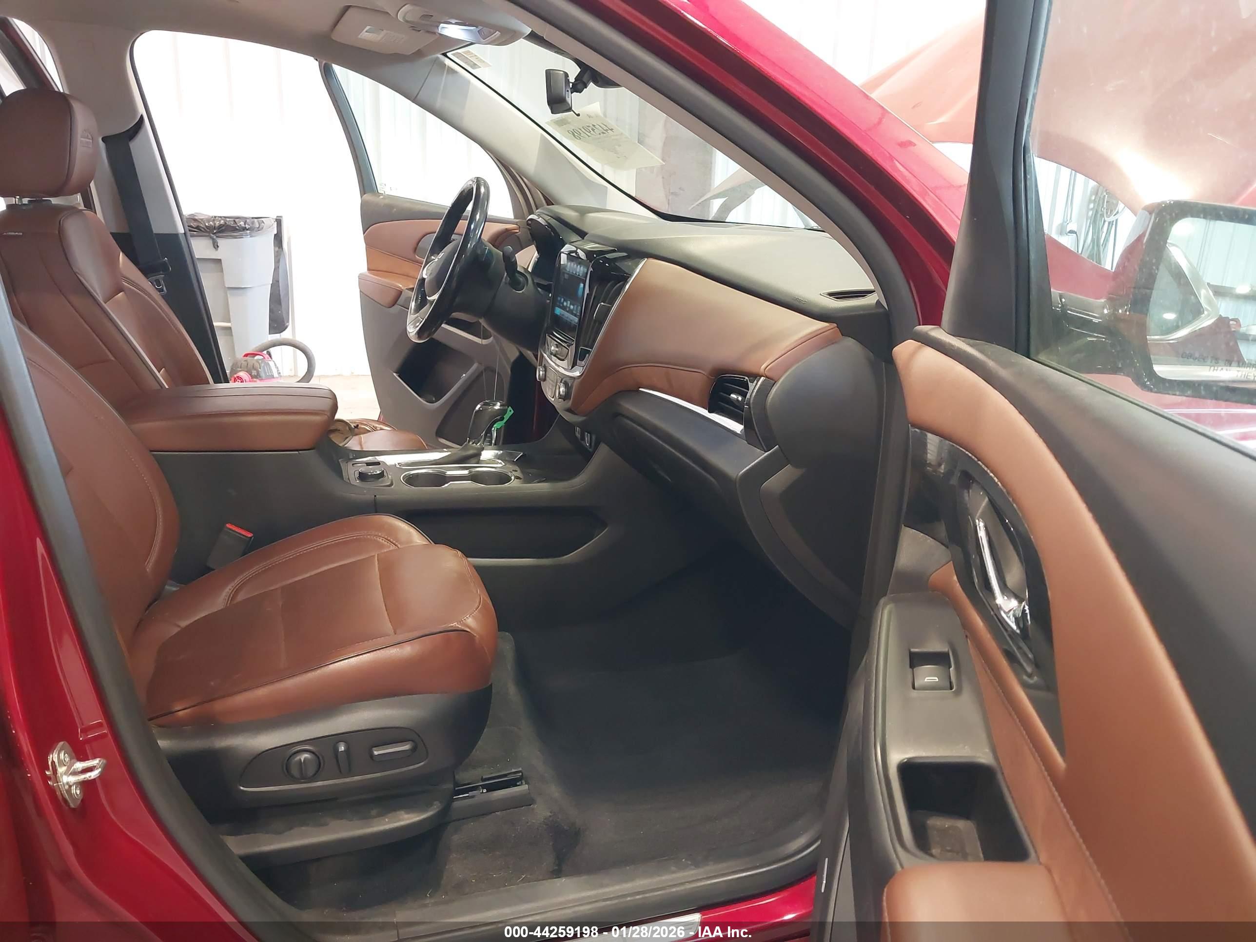 CHEVROLET TRAVERSE image 5