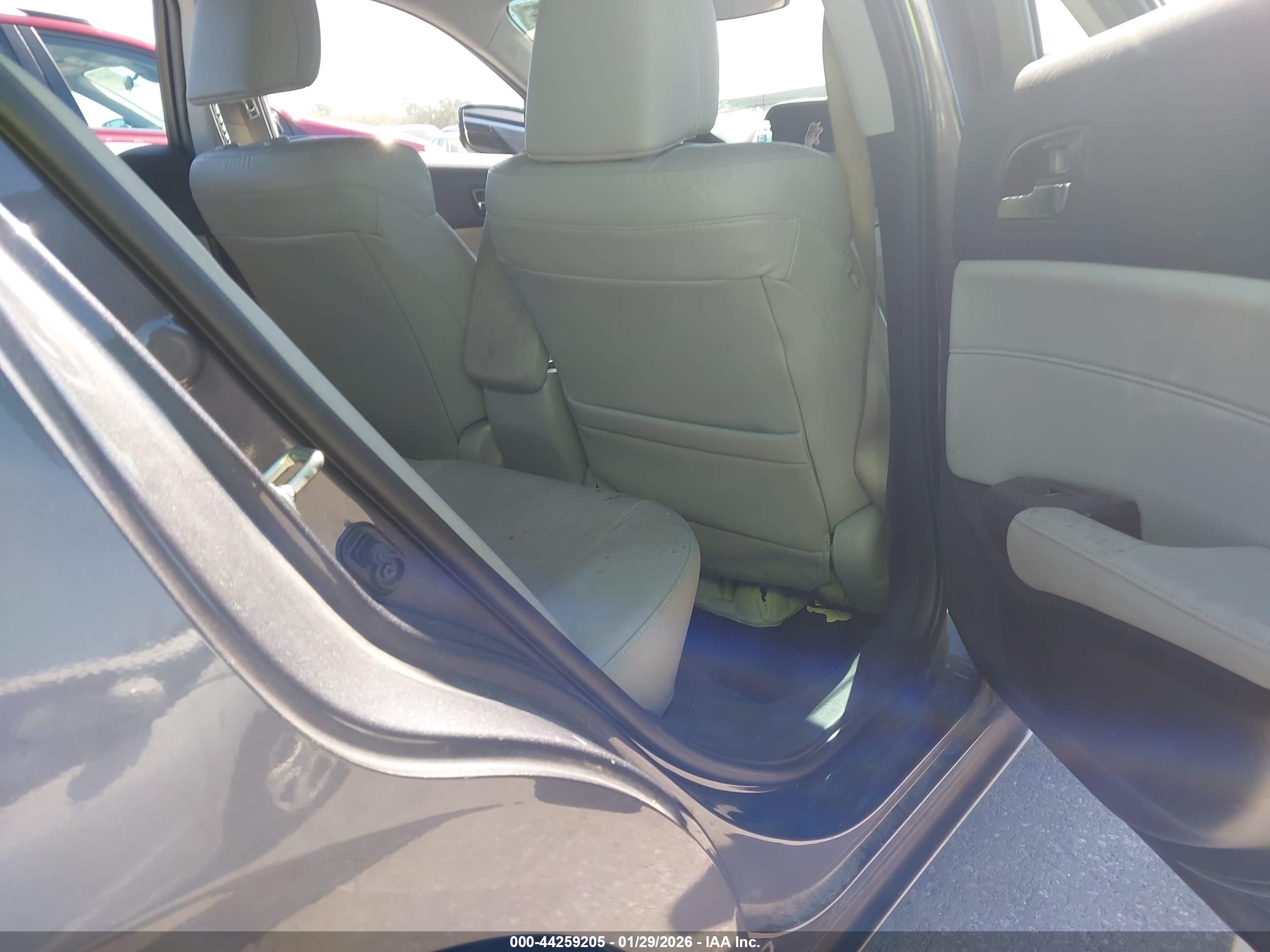 ACURA ILX image 8