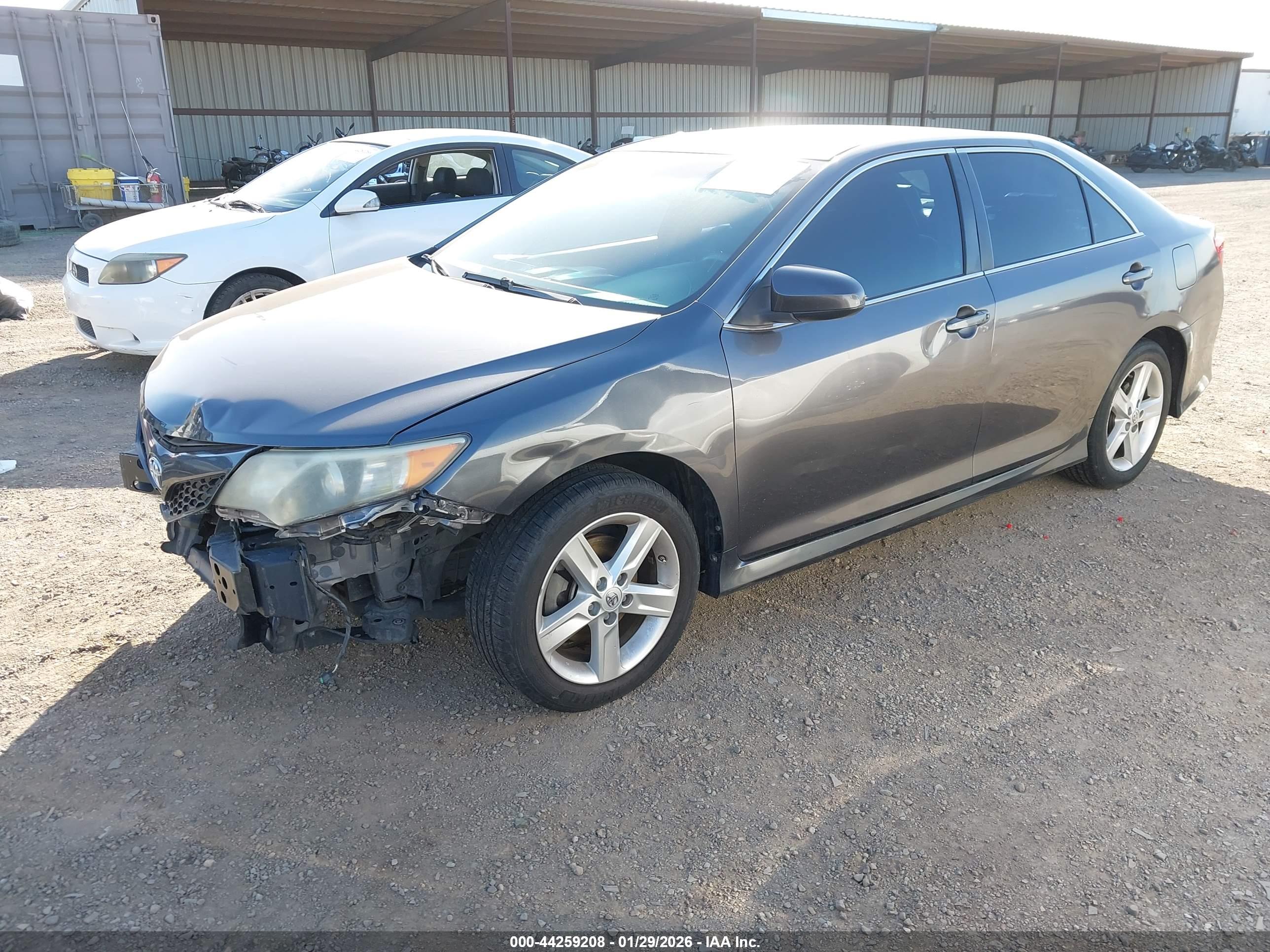 TOYOTA CAMRY image 2