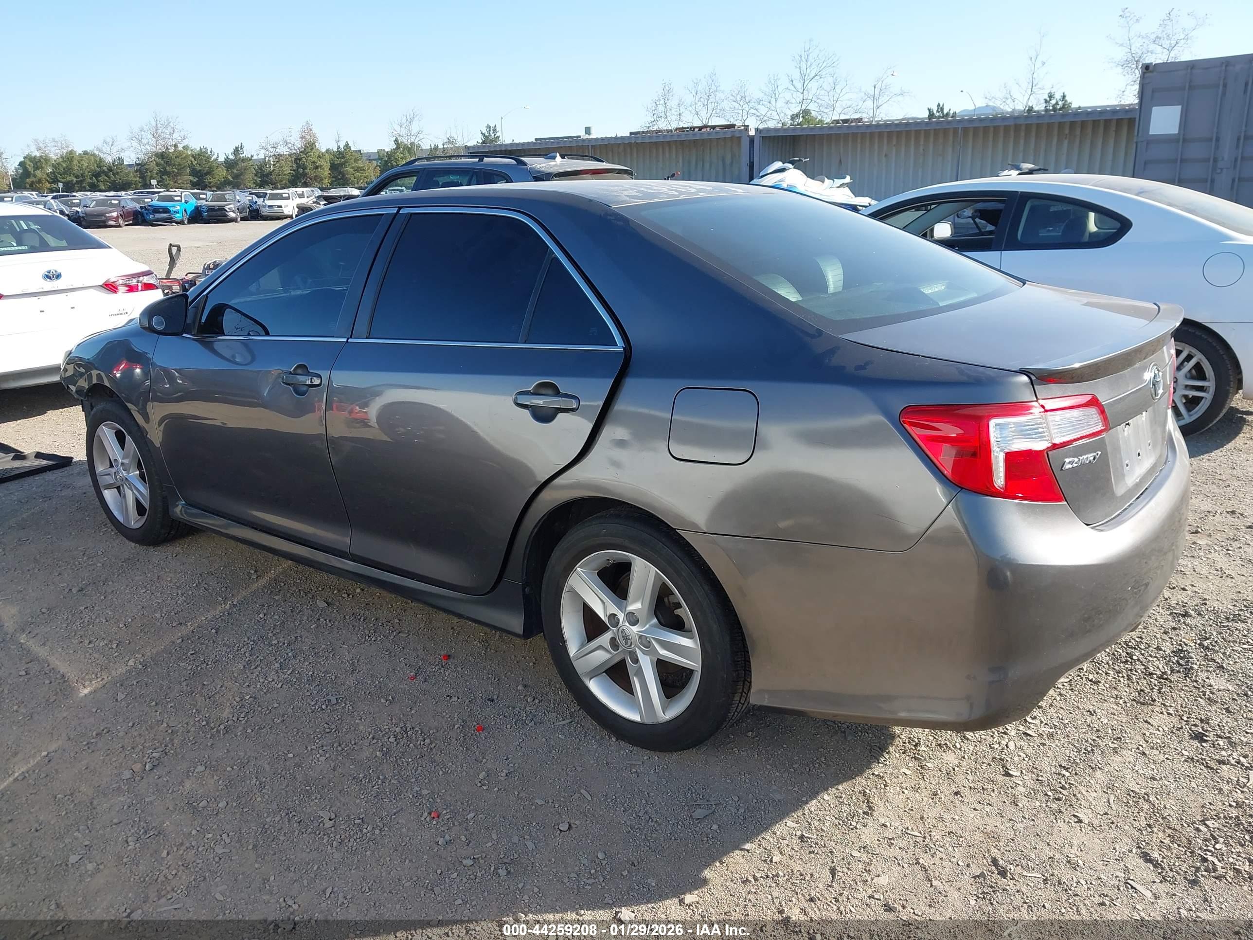TOYOTA CAMRY image 3