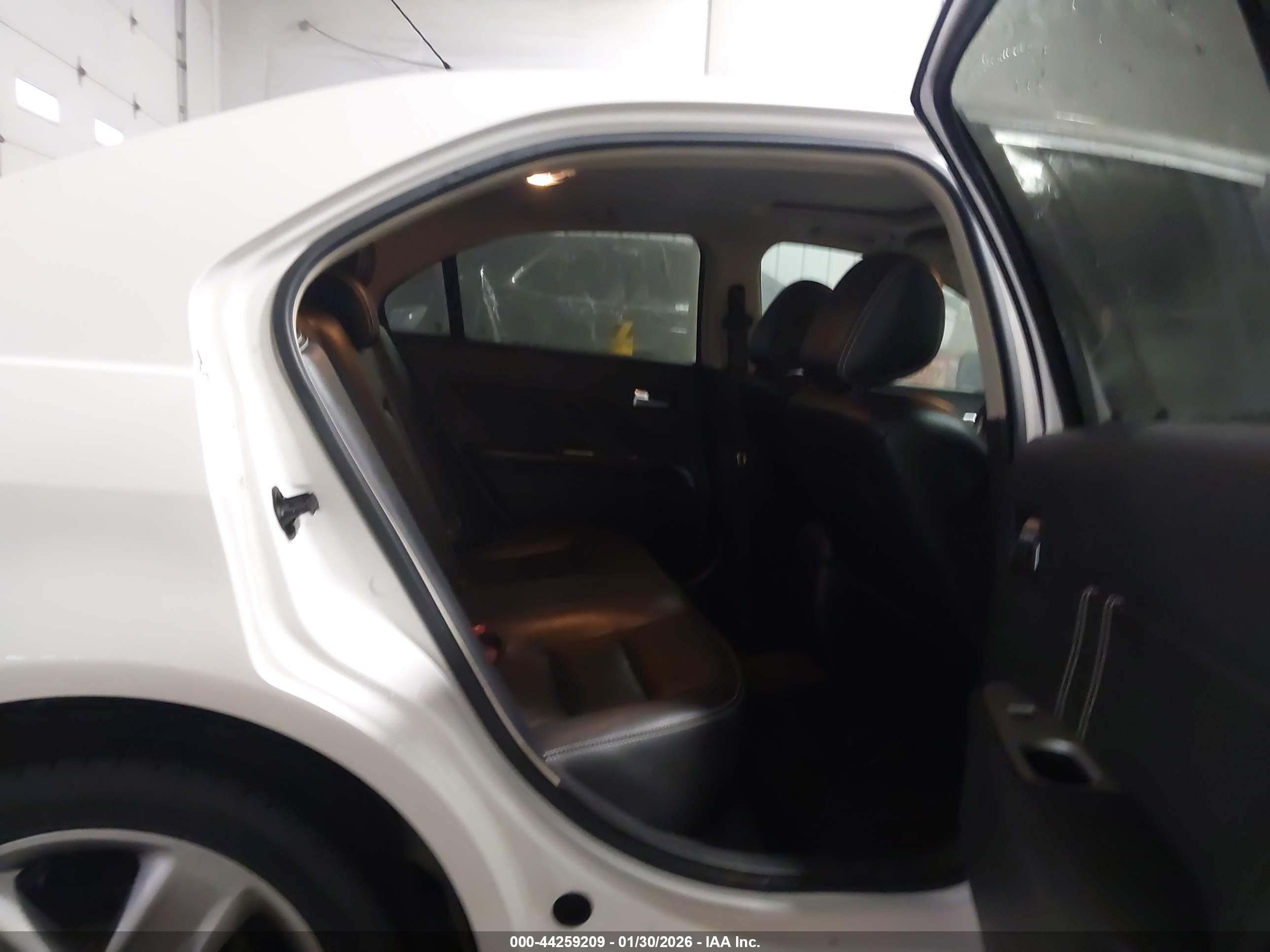 FORD FUSION image 8