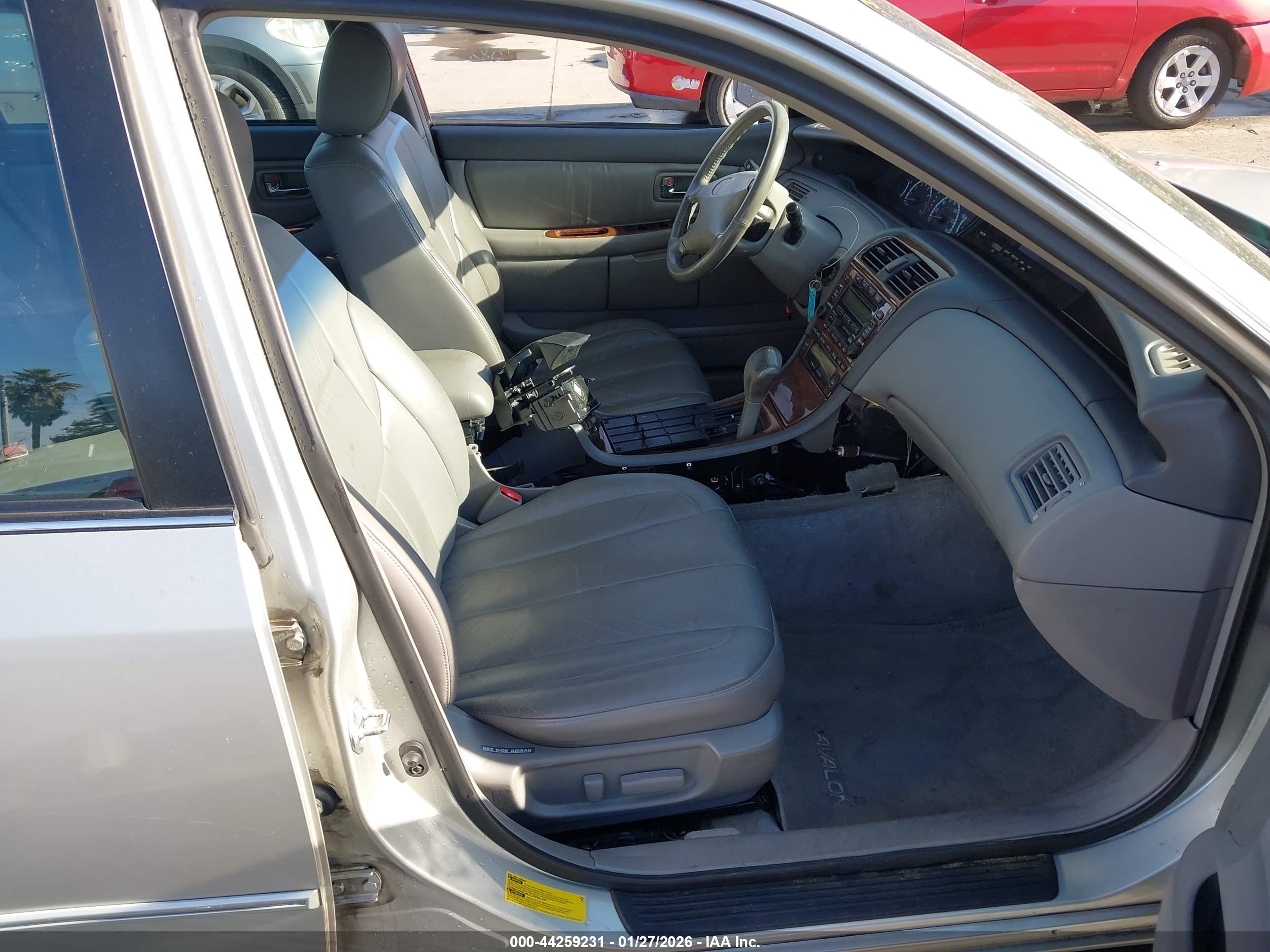 TOYOTA AVALON image 5