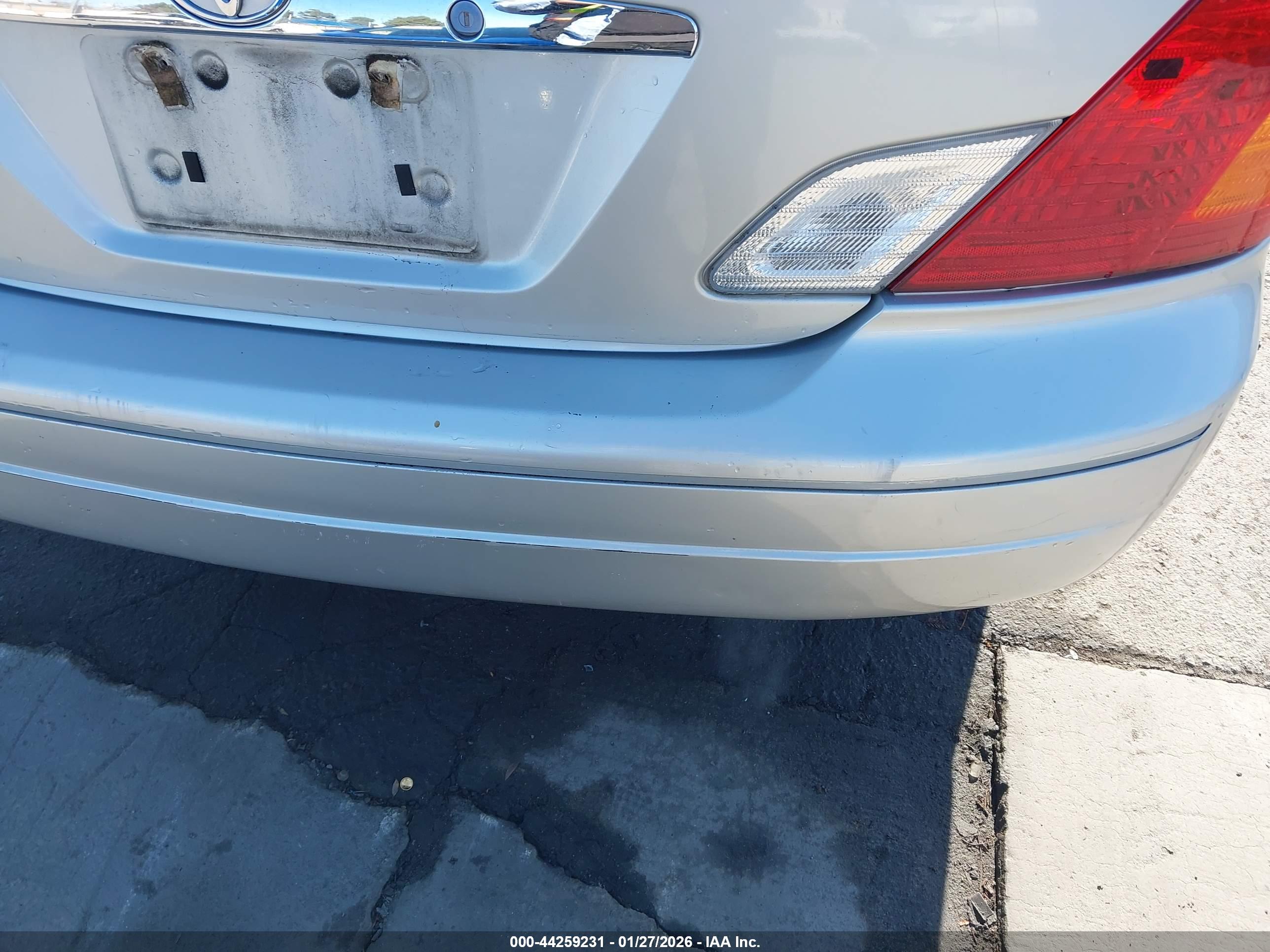 TOYOTA AVALON image 6