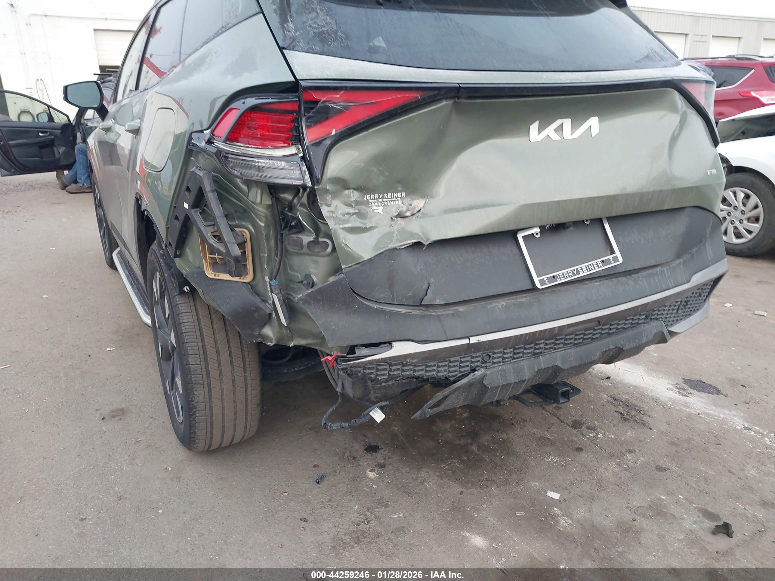 KIA SPORTAGE image 6