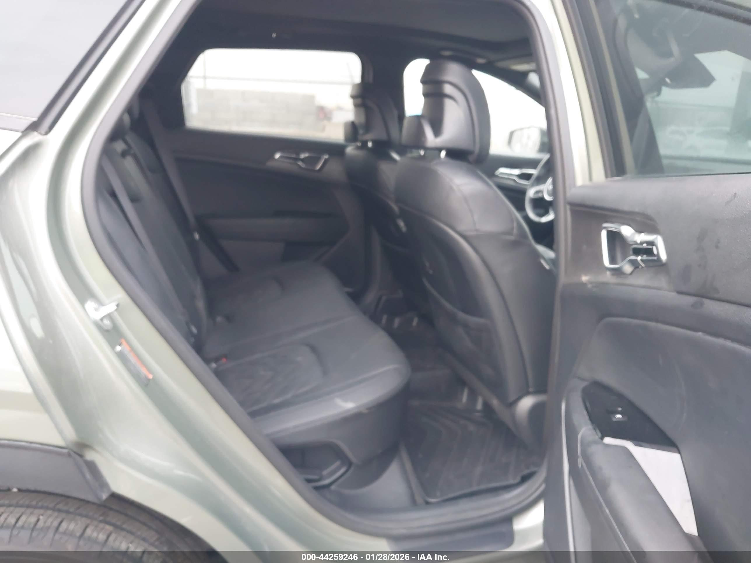 KIA SPORTAGE image 8