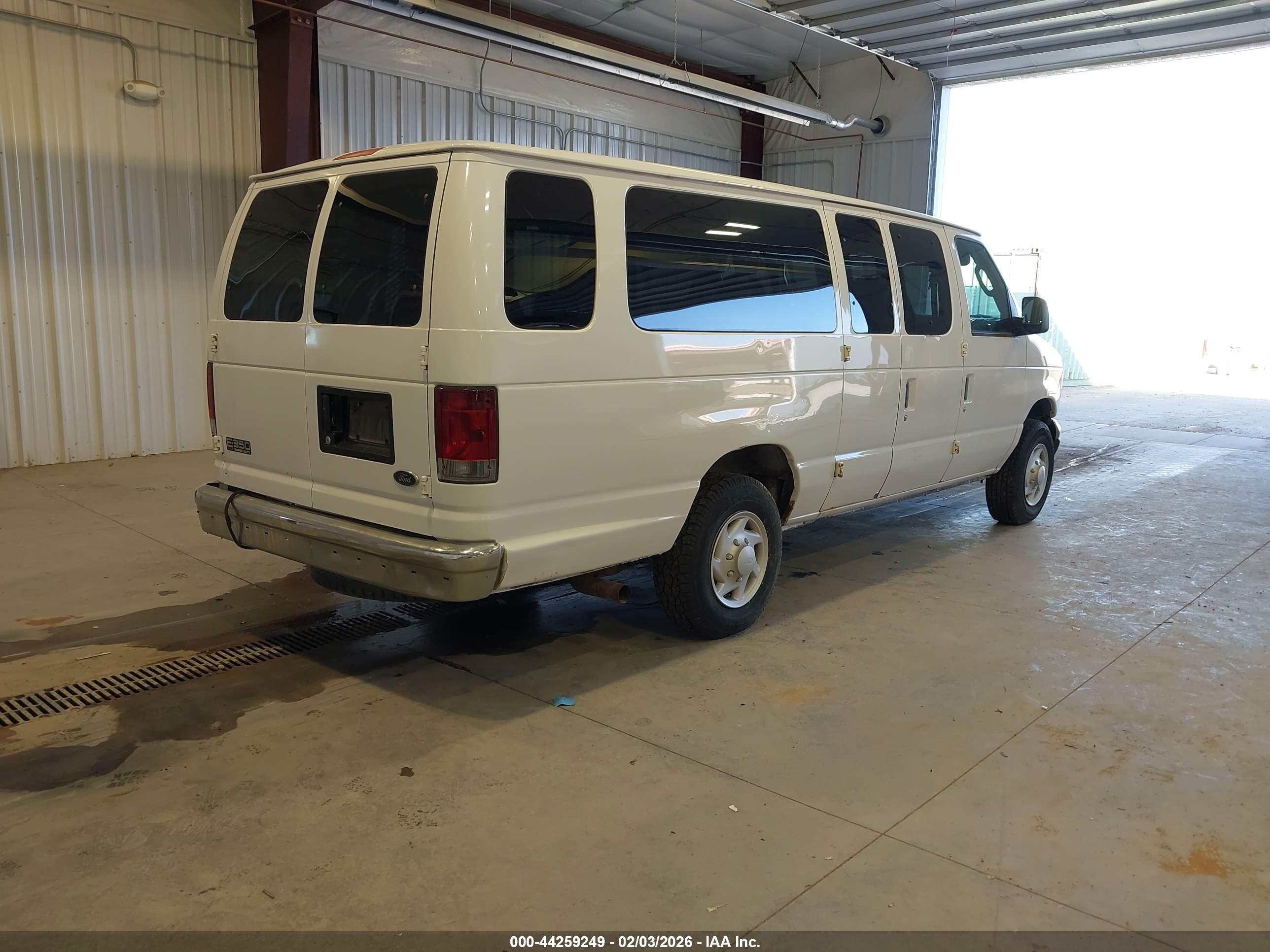 FORD E-350 image 4