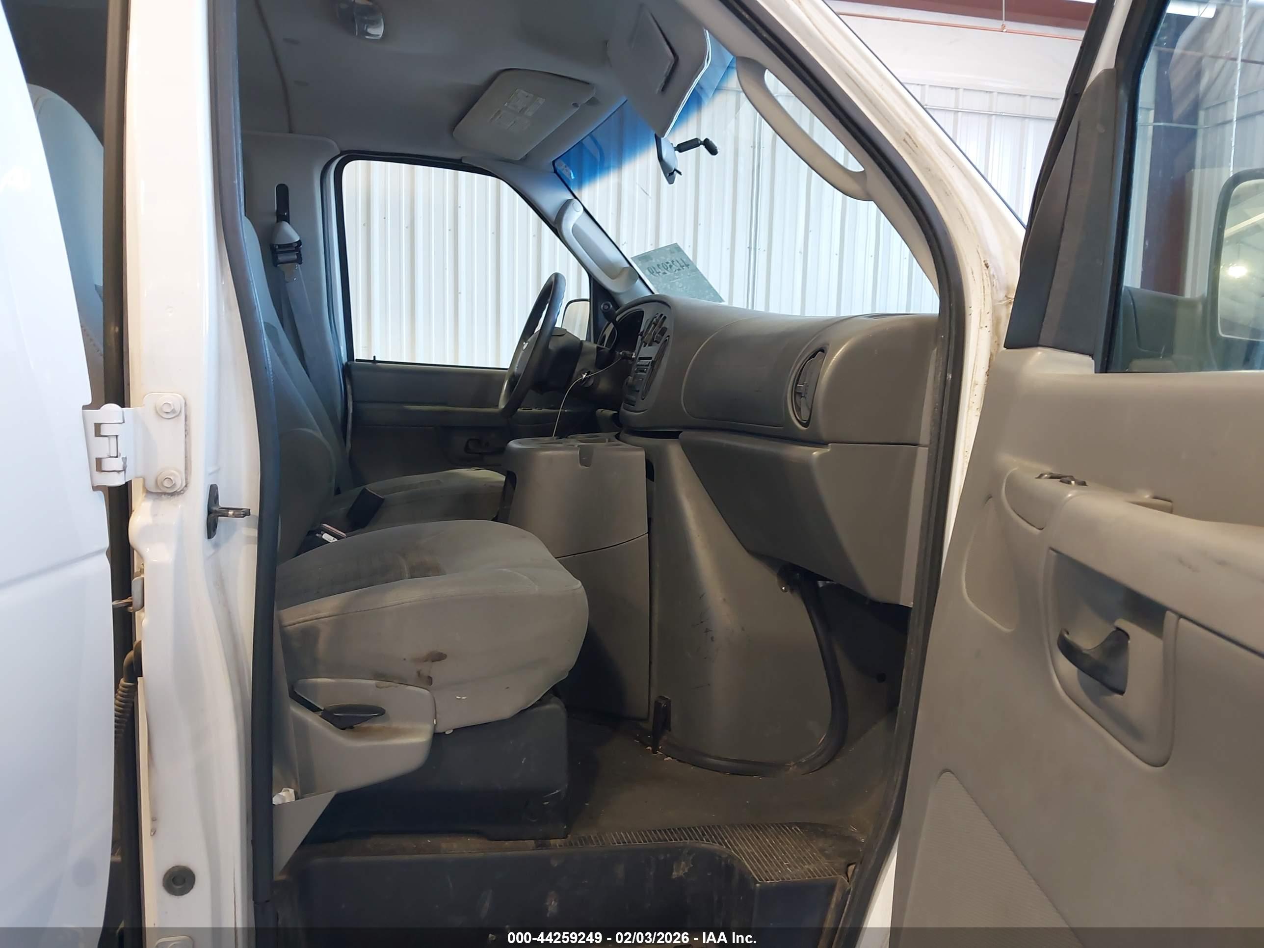 FORD E-350 image 5