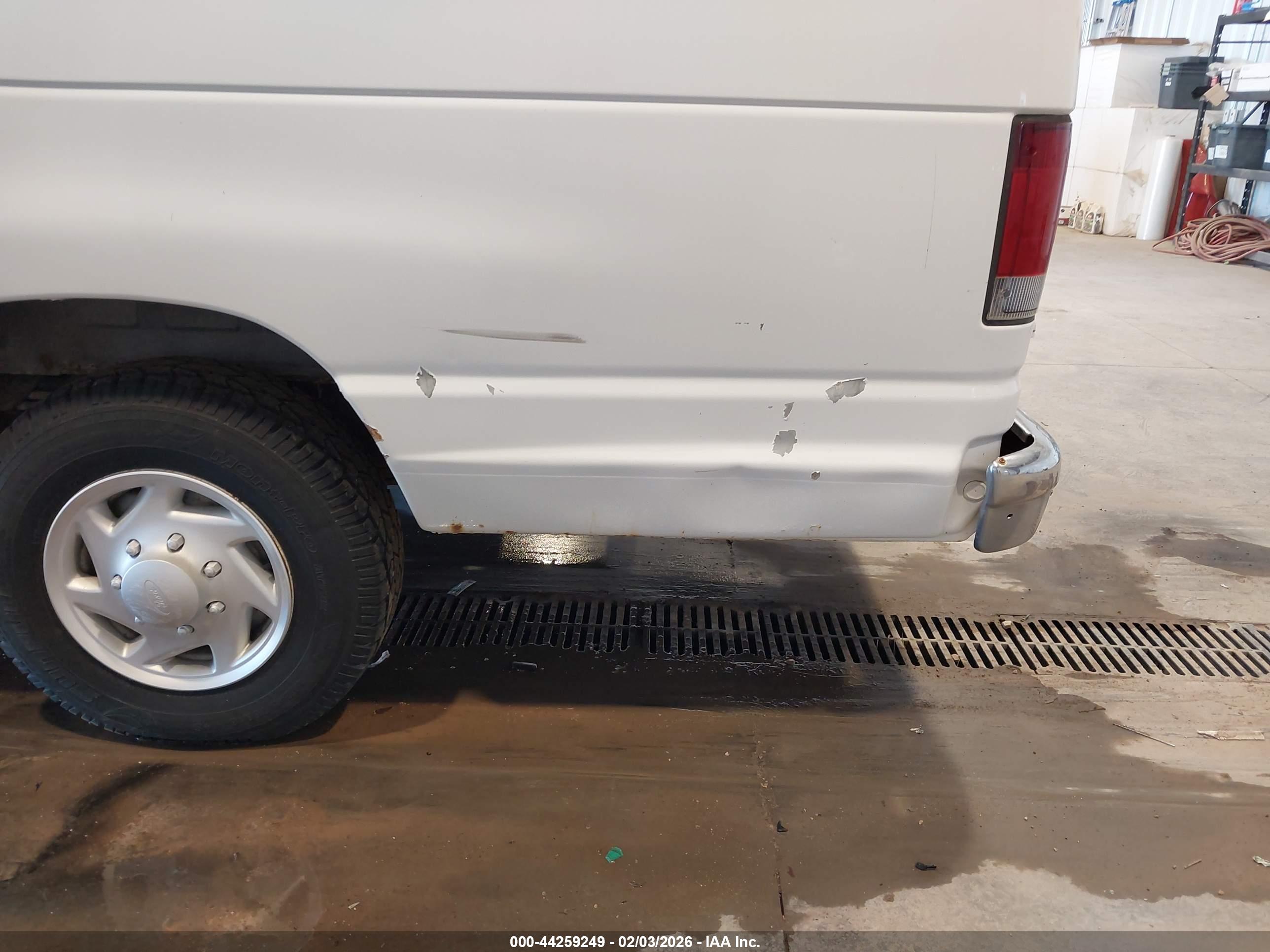FORD E-350 image 6