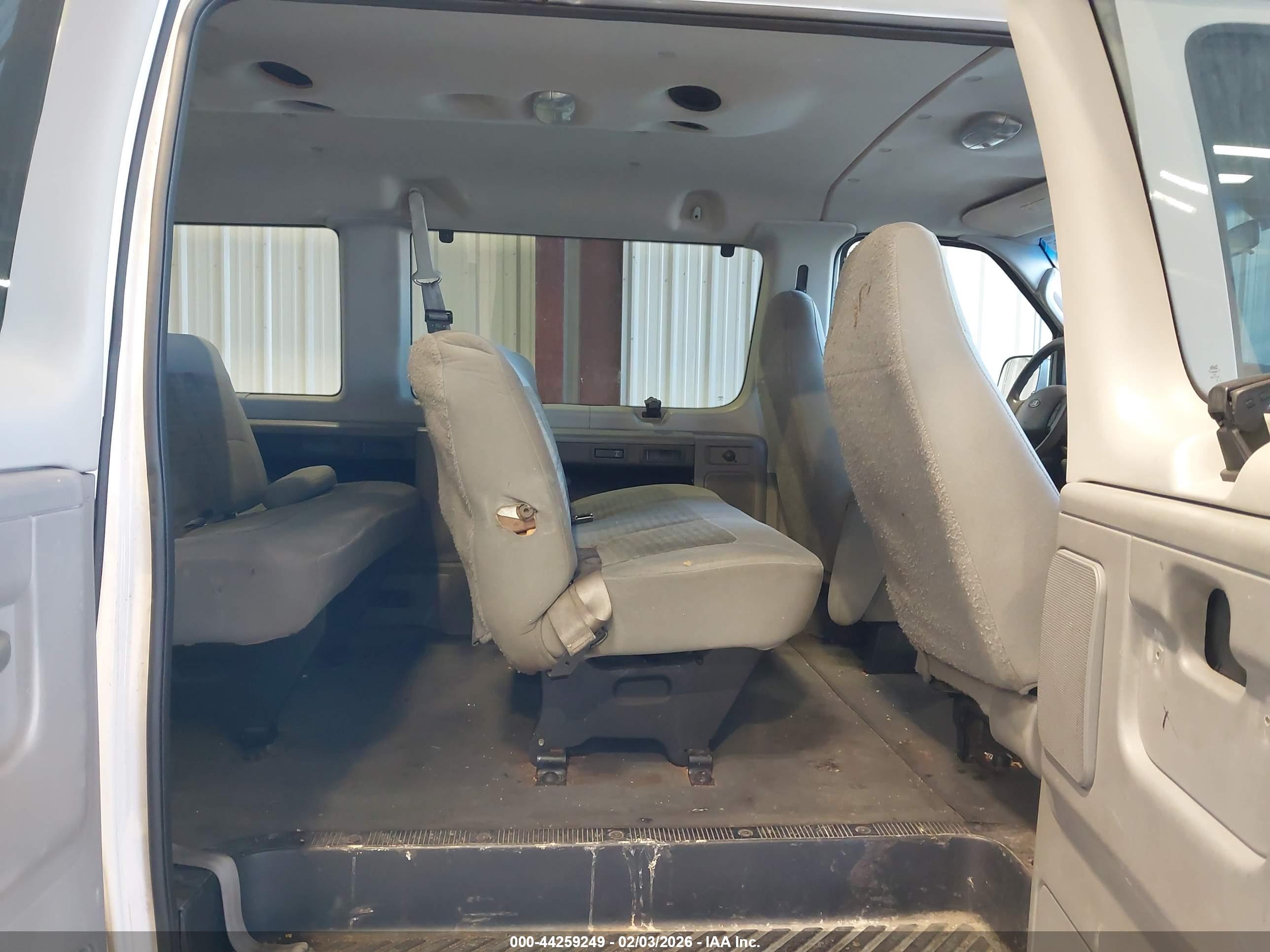 FORD E-350 image 8
