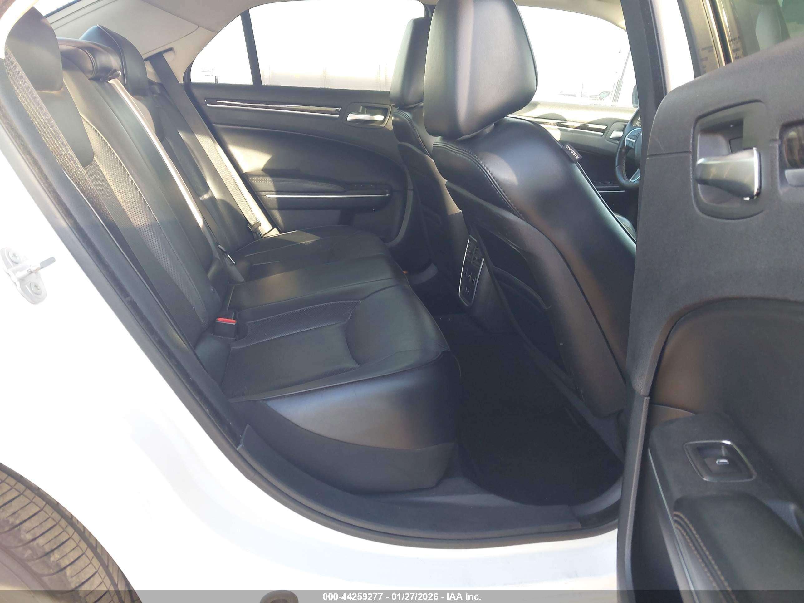 CHRYSLER 300C image 8