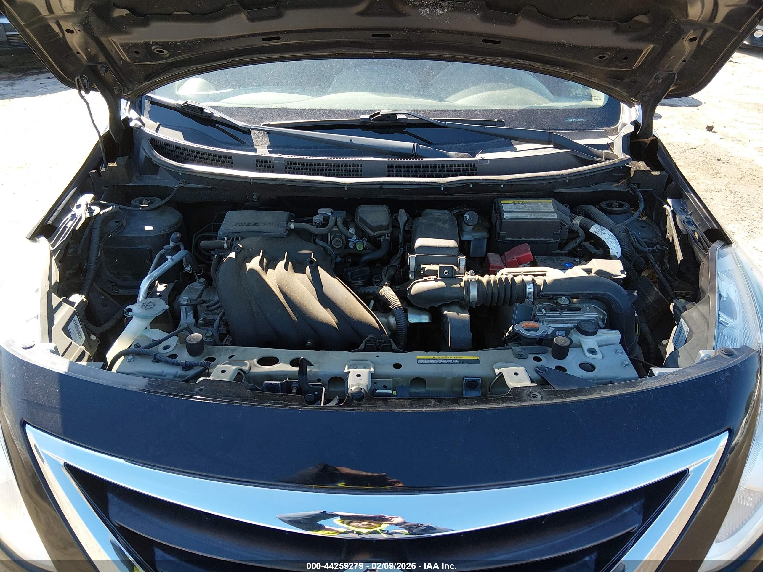 NISSAN VERSA image 10
