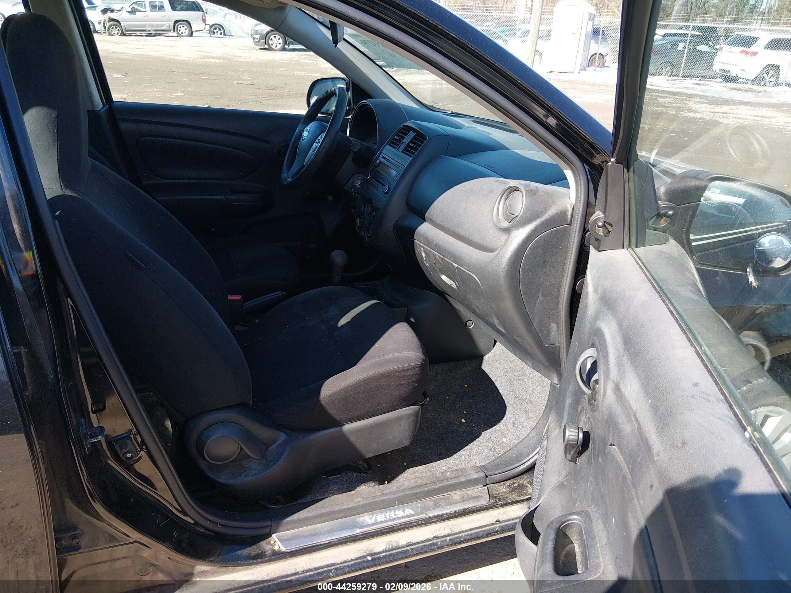 NISSAN VERSA image 5