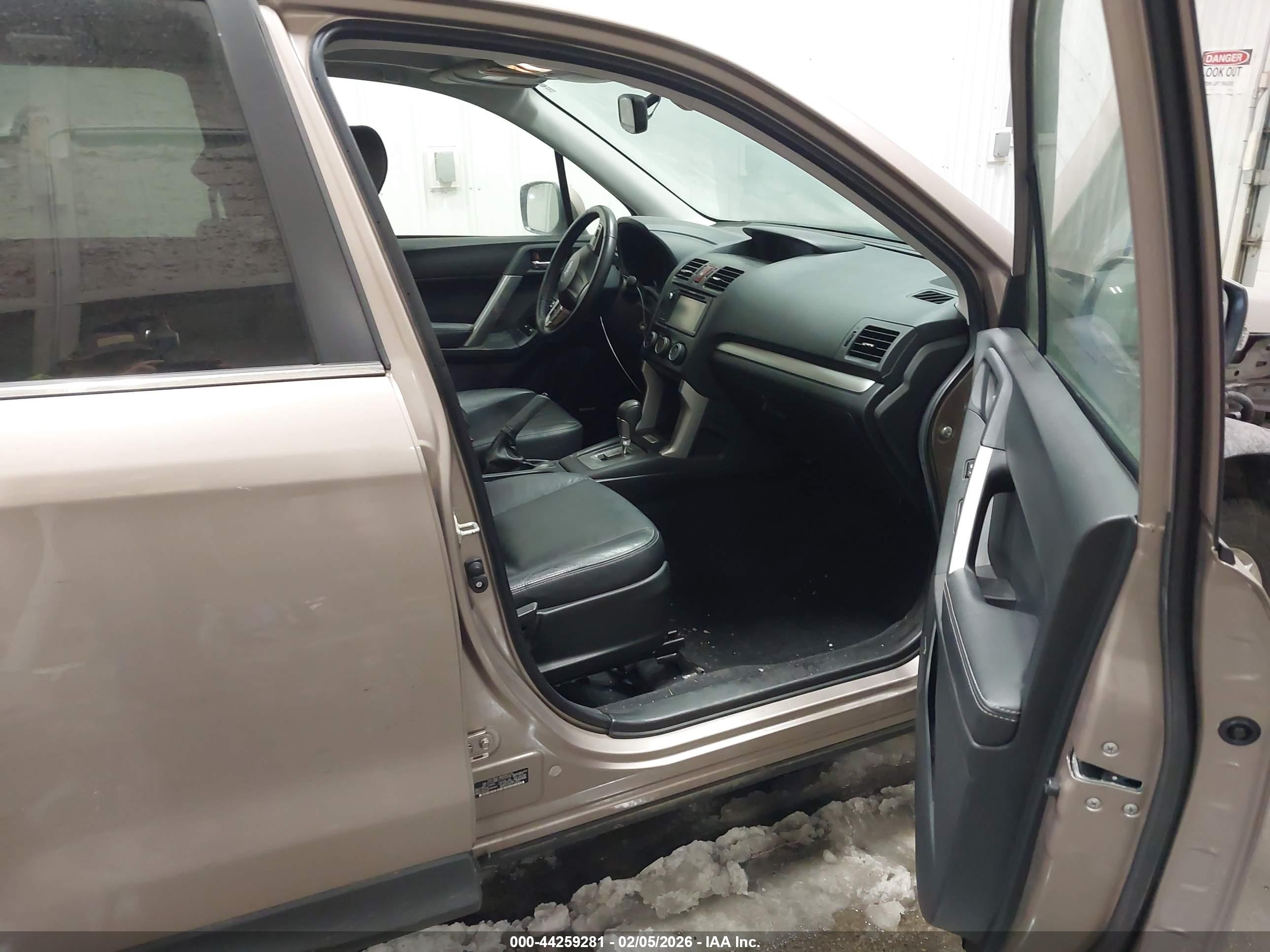 SUBARU FORESTER image 5