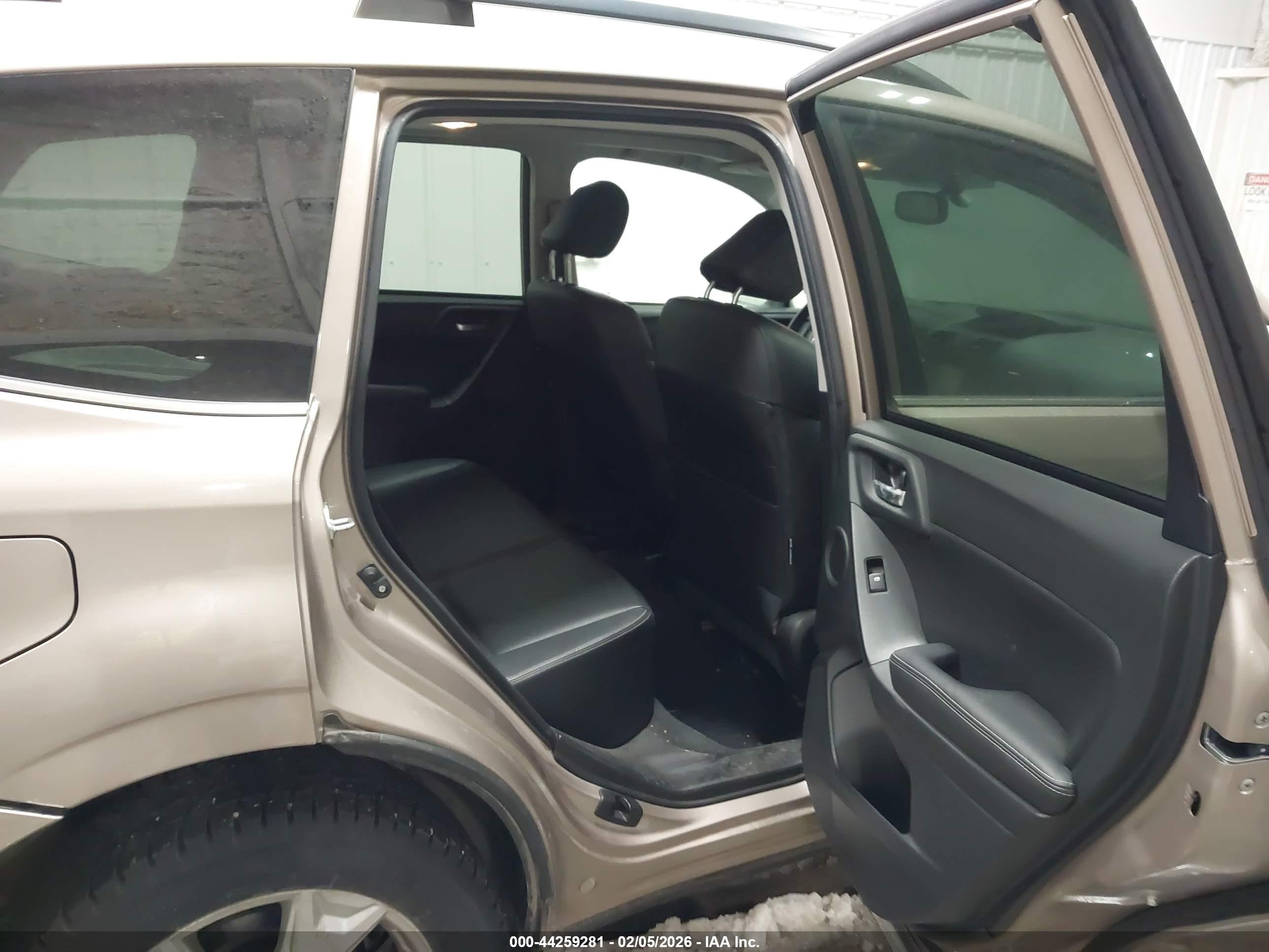 SUBARU FORESTER image 8