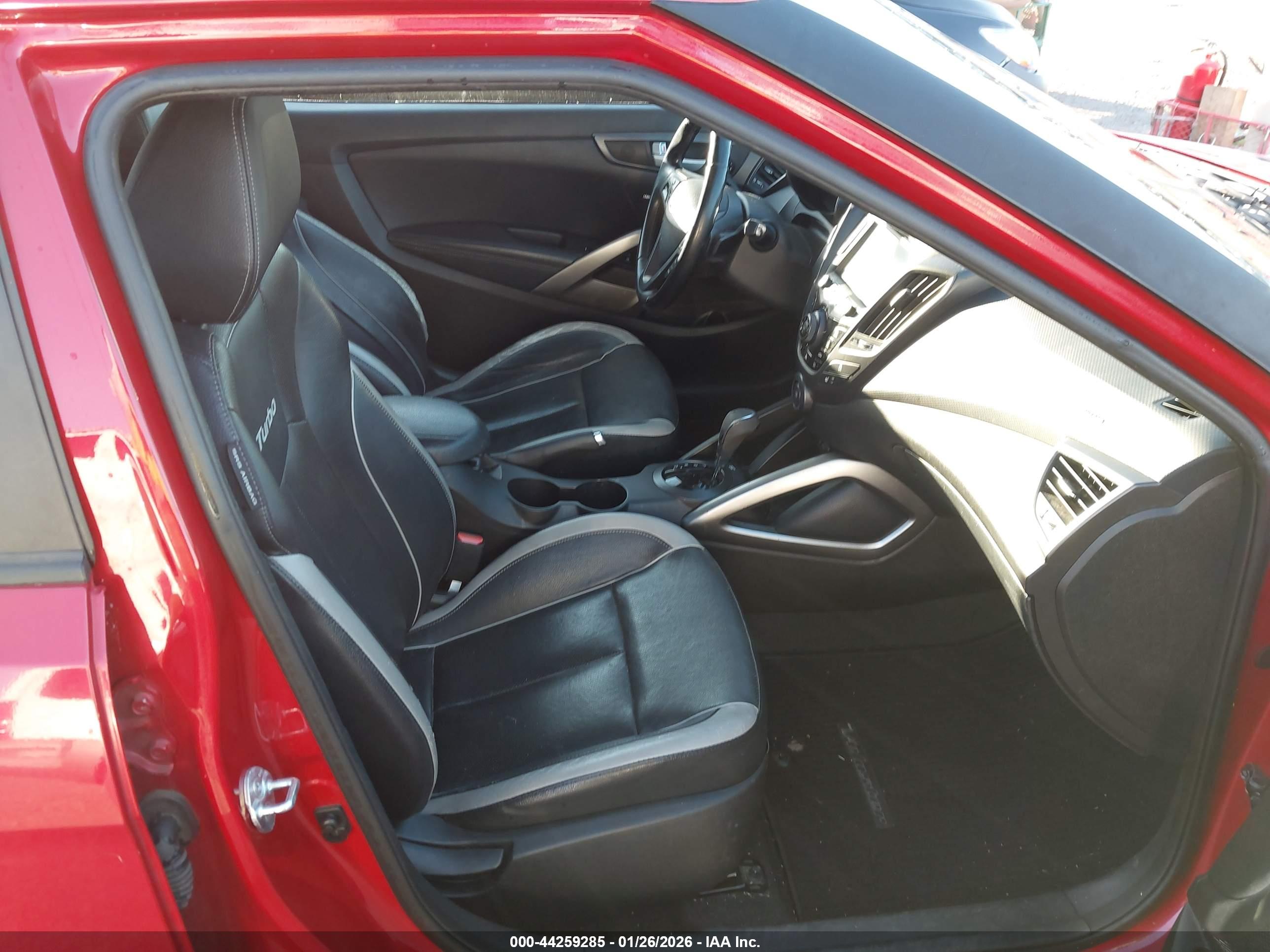 HYUNDAI VELOSTER image 5