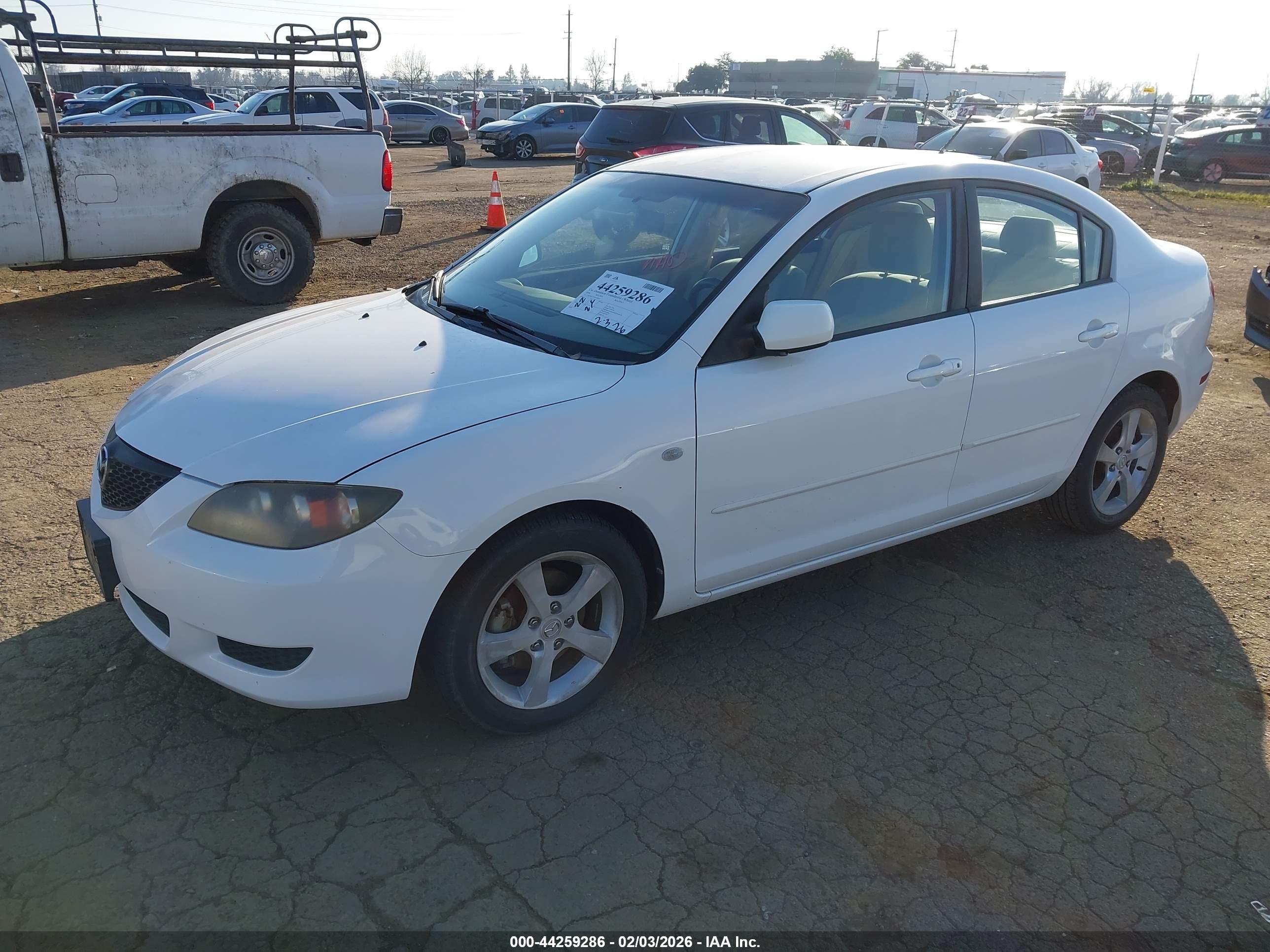 MAZDA MAZDA3 image 2