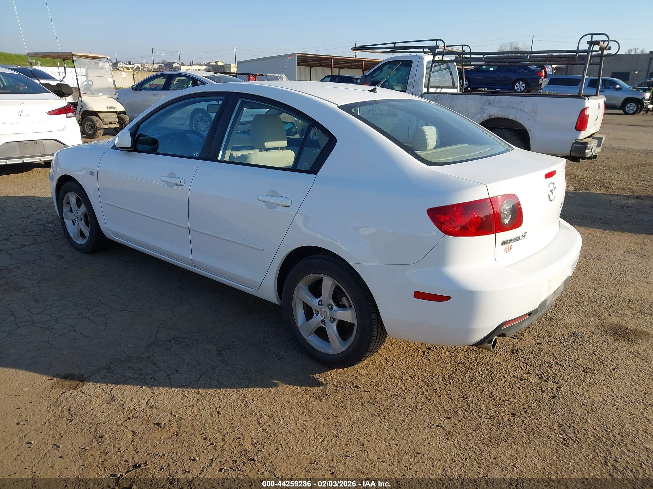 MAZDA MAZDA3 image 3