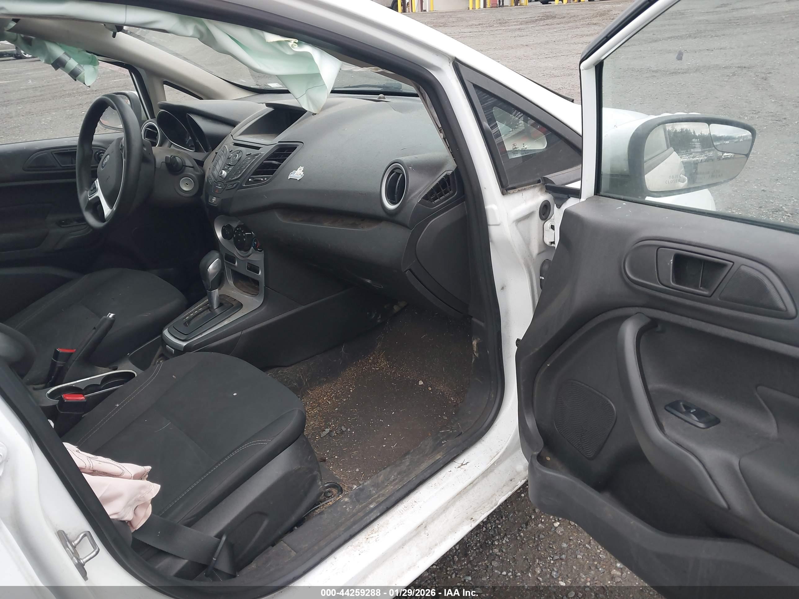 FORD FIESTA image 5