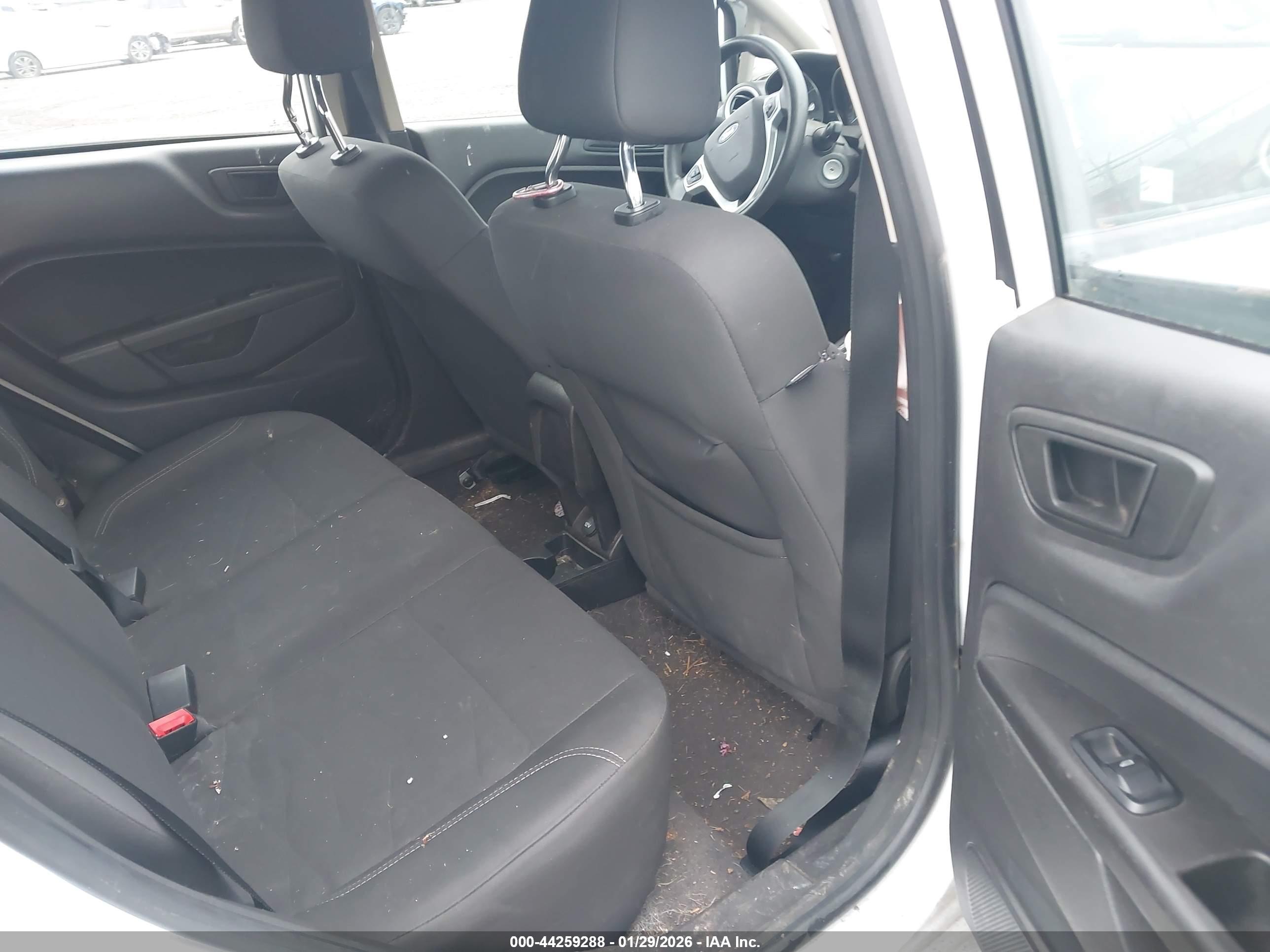 FORD FIESTA image 8