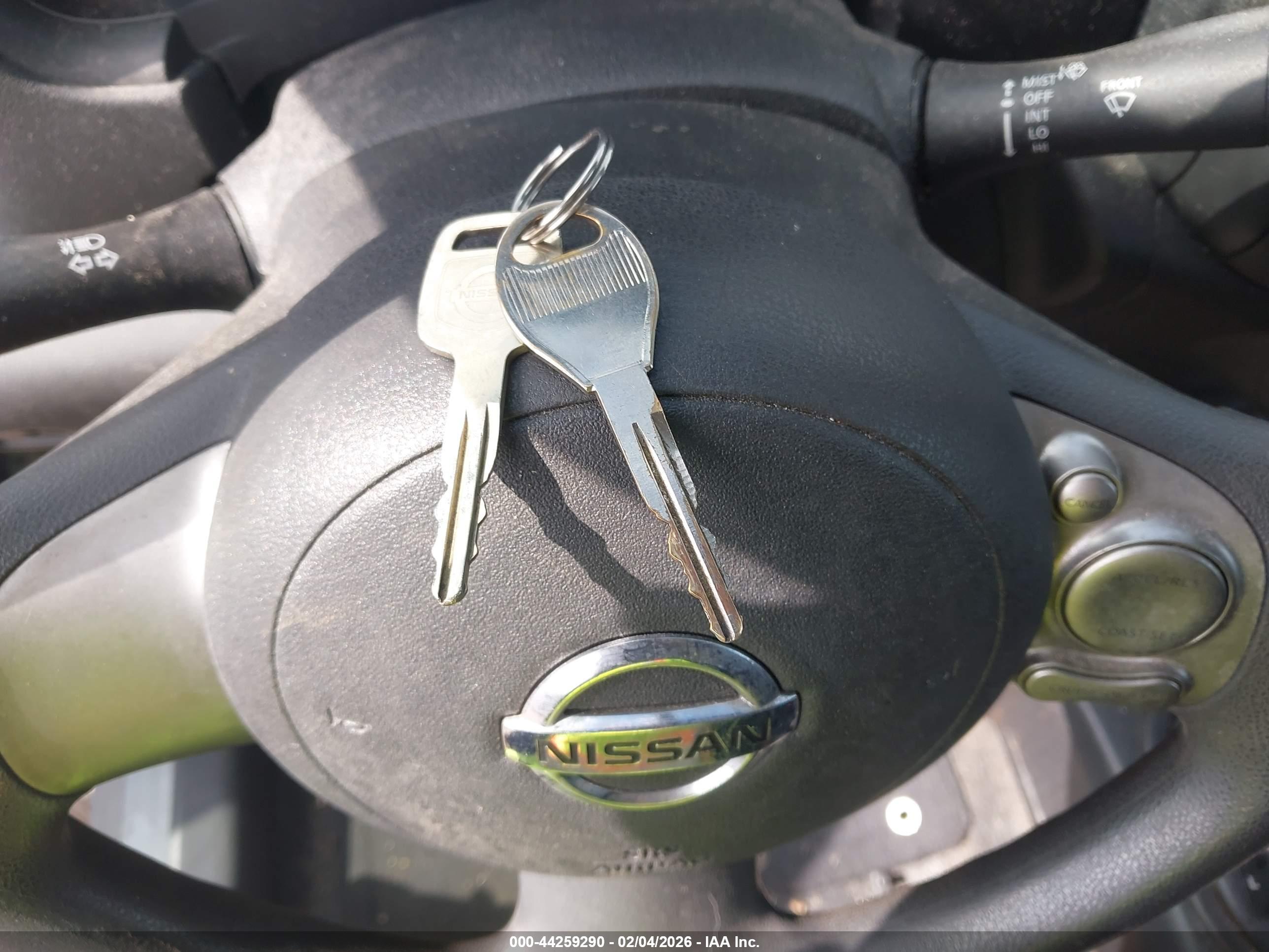 NISSAN VERSA image 11