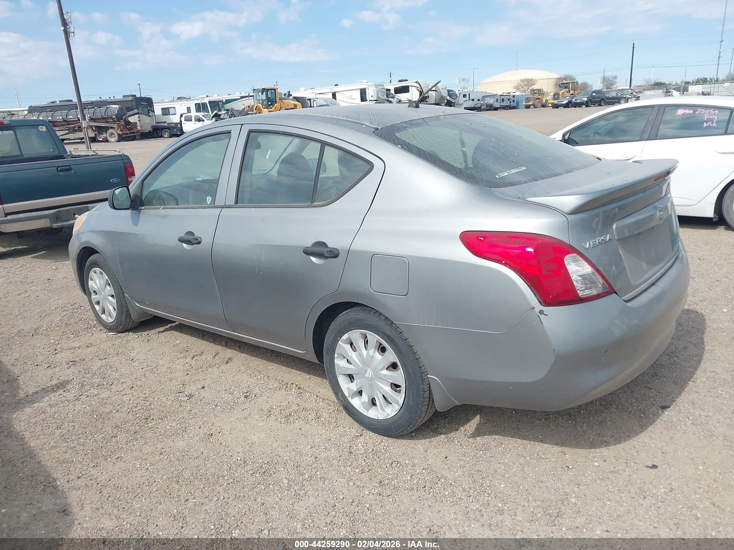 NISSAN VERSA image 3