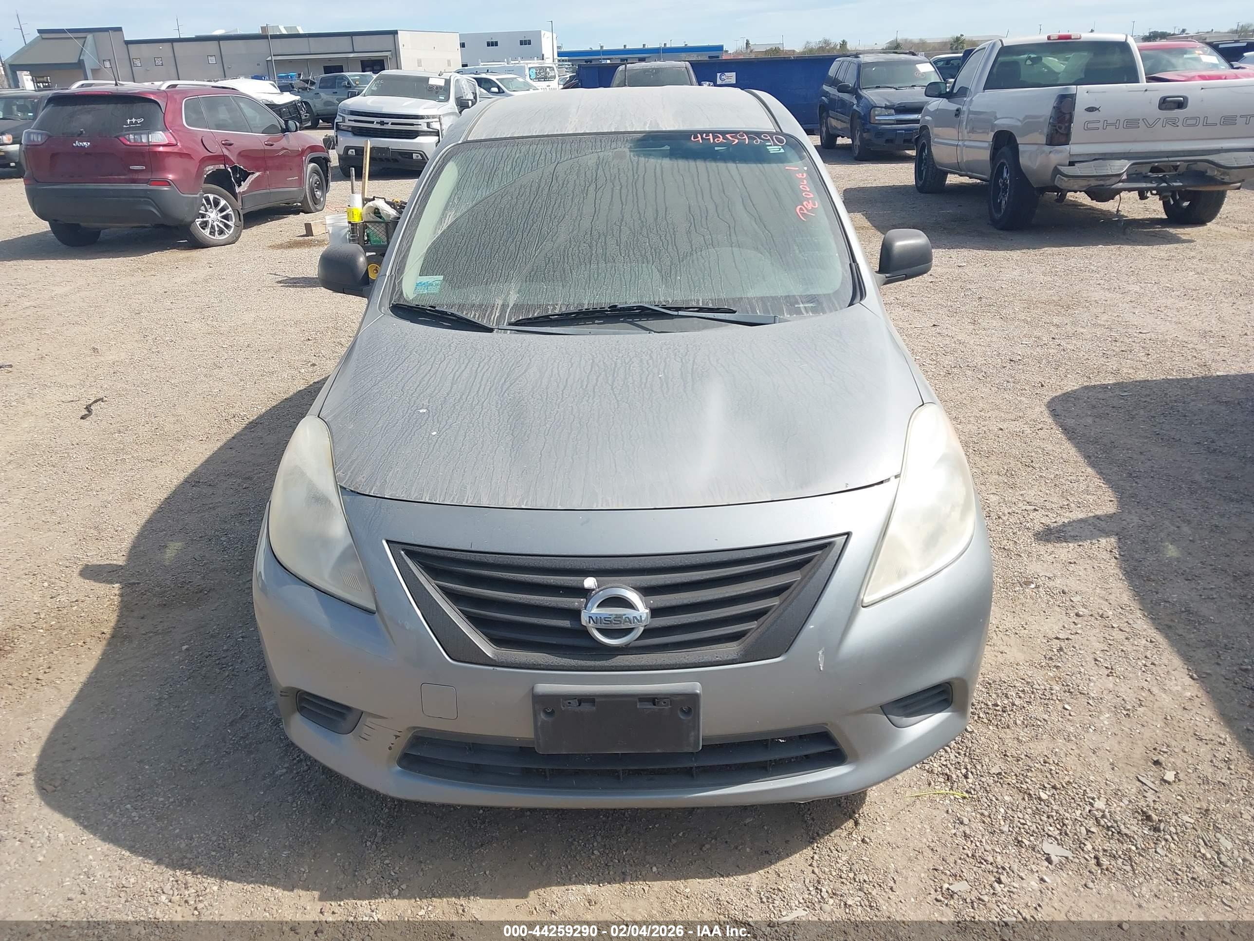 NISSAN VERSA image 6