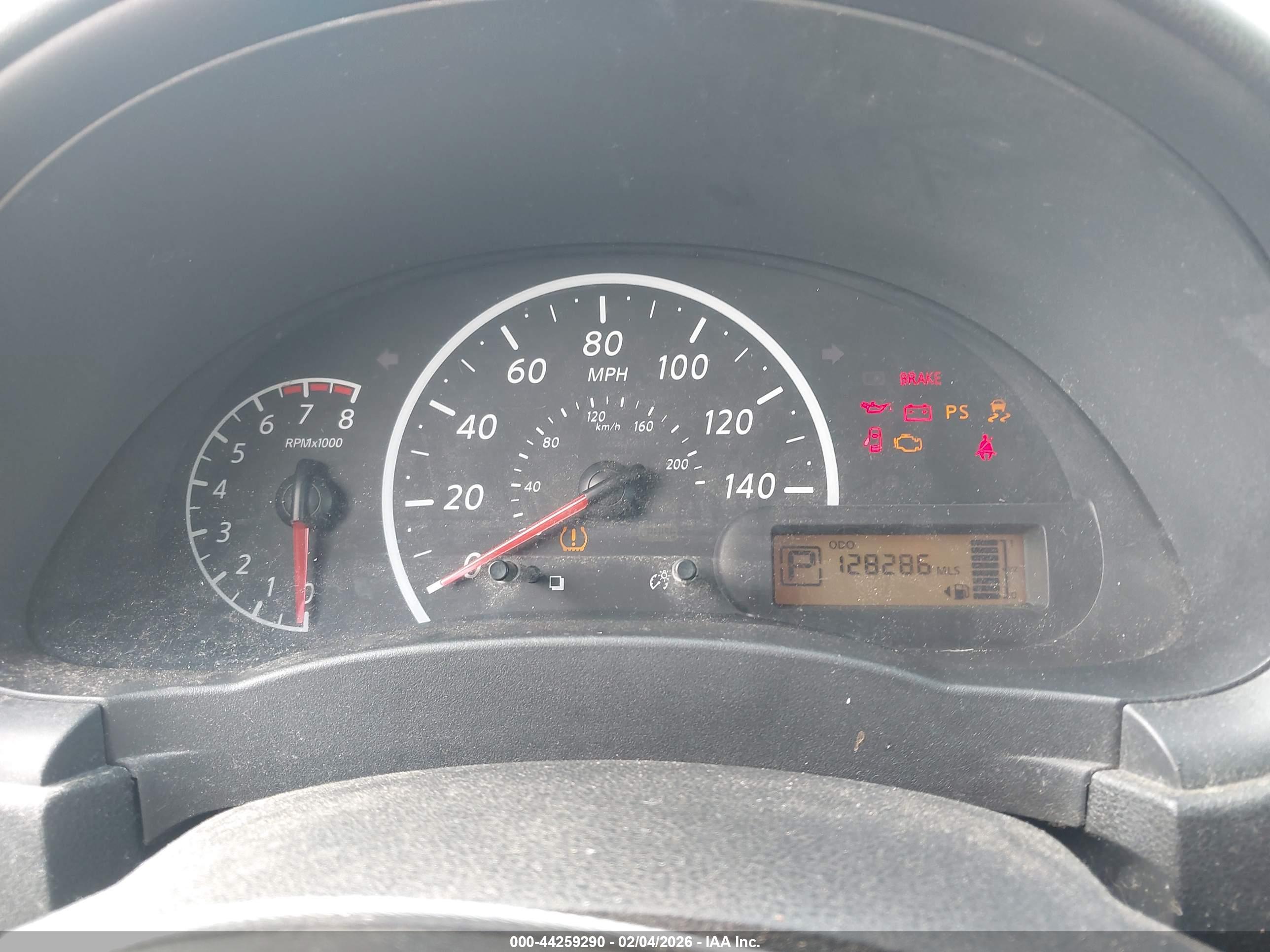 NISSAN VERSA image 7