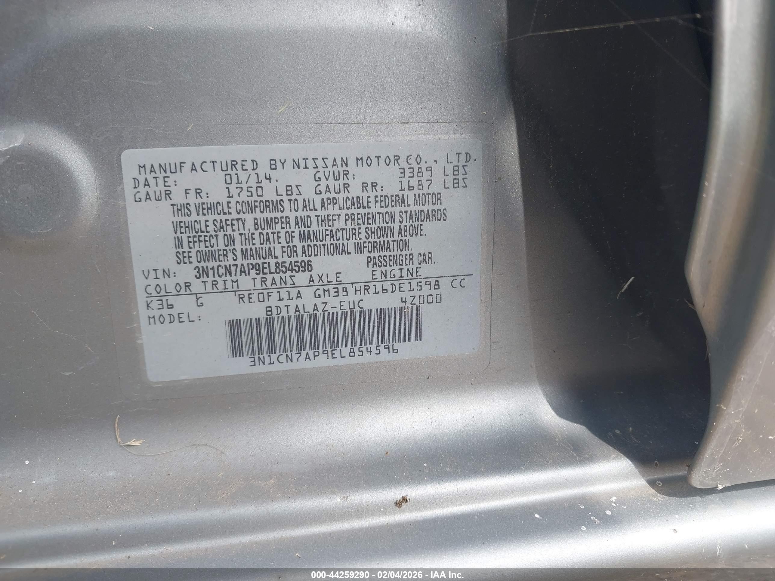 NISSAN VERSA image 9