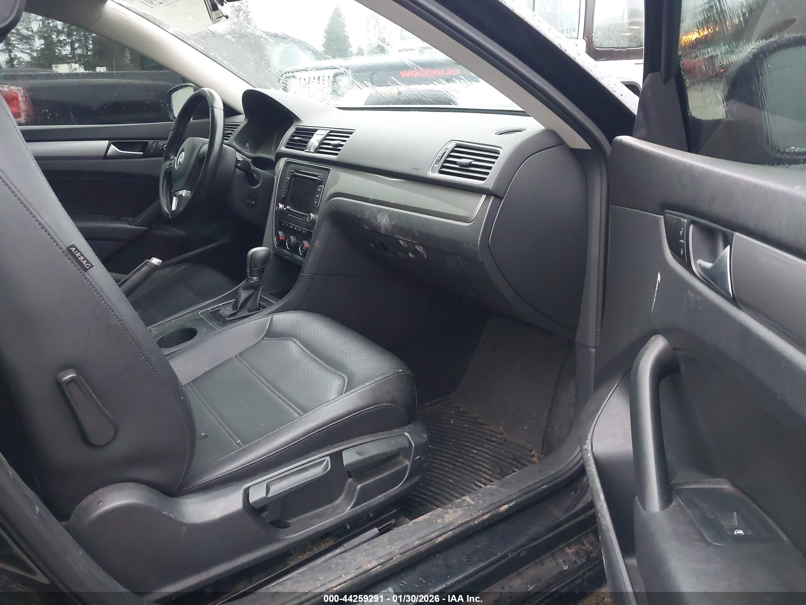 VOLKSWAGEN PASSAT image 5