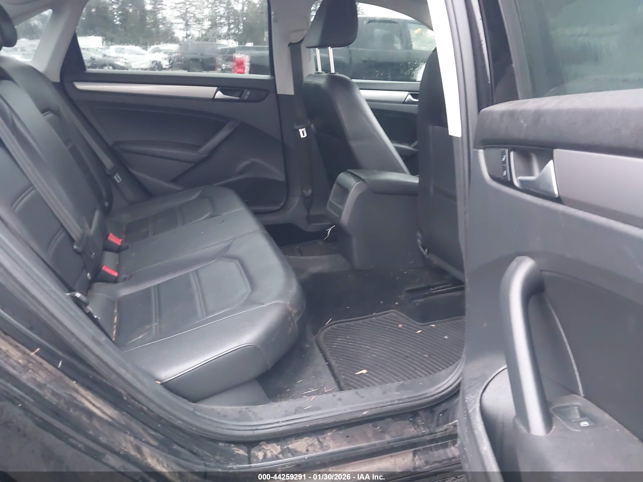 VOLKSWAGEN PASSAT image 8