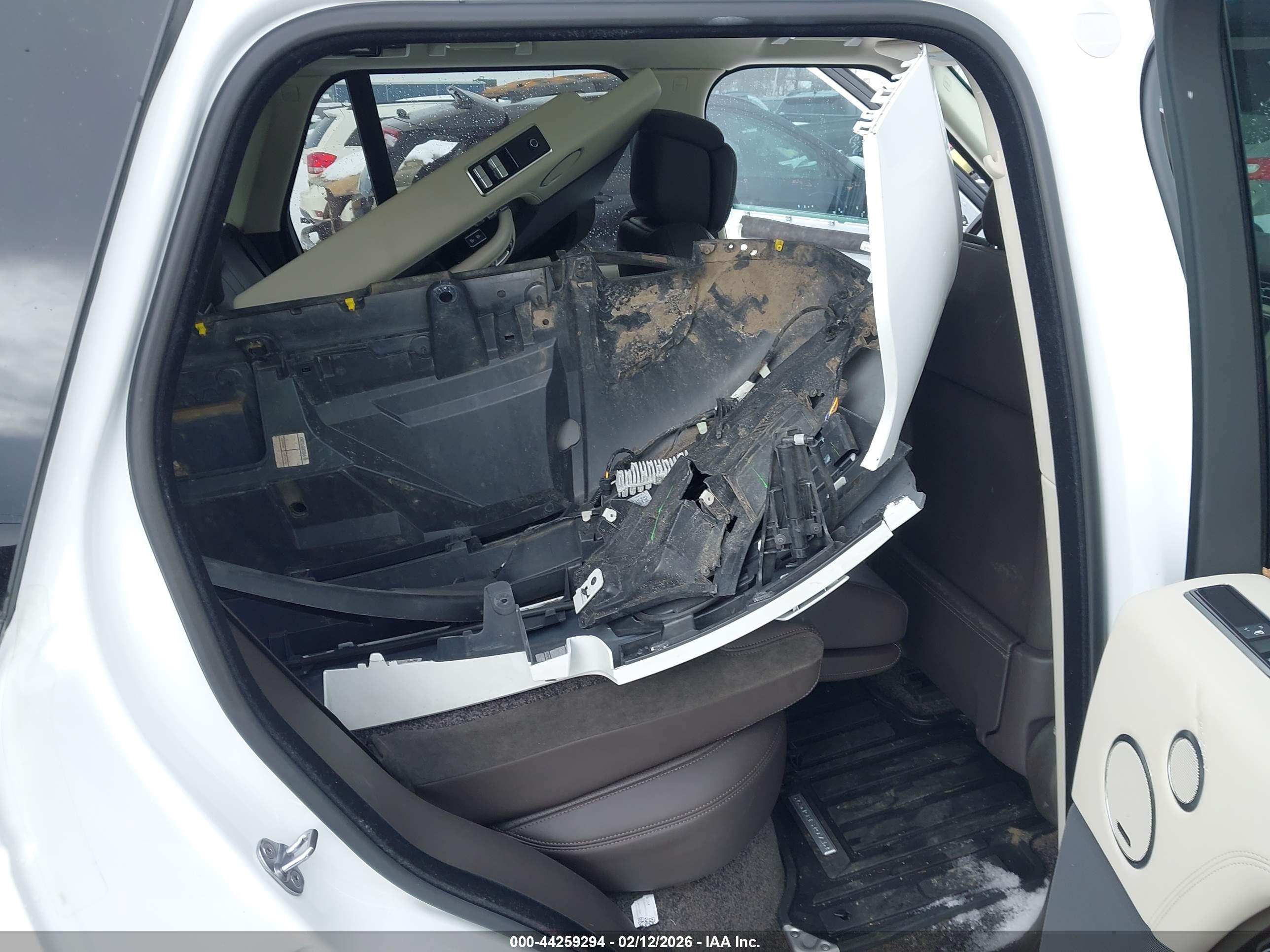 LAND ROVER image 8