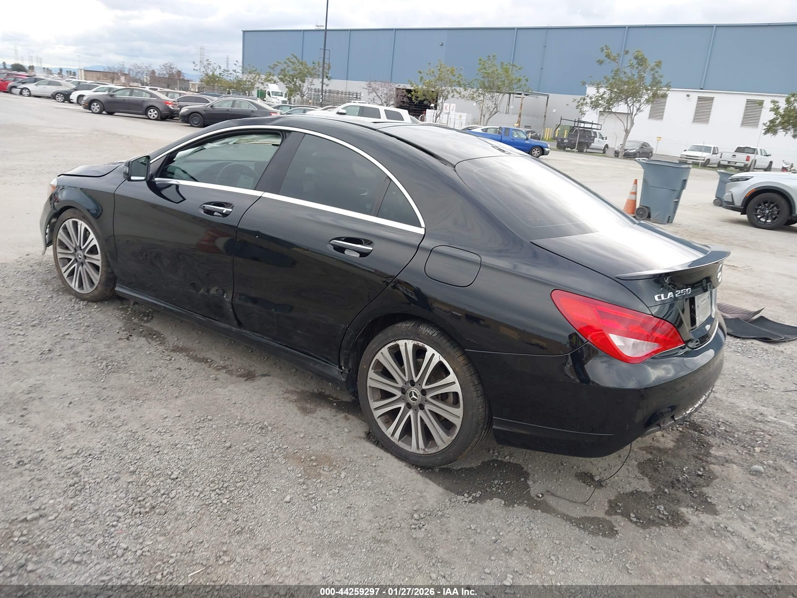 MERCEDES-BENZ CLA image 3