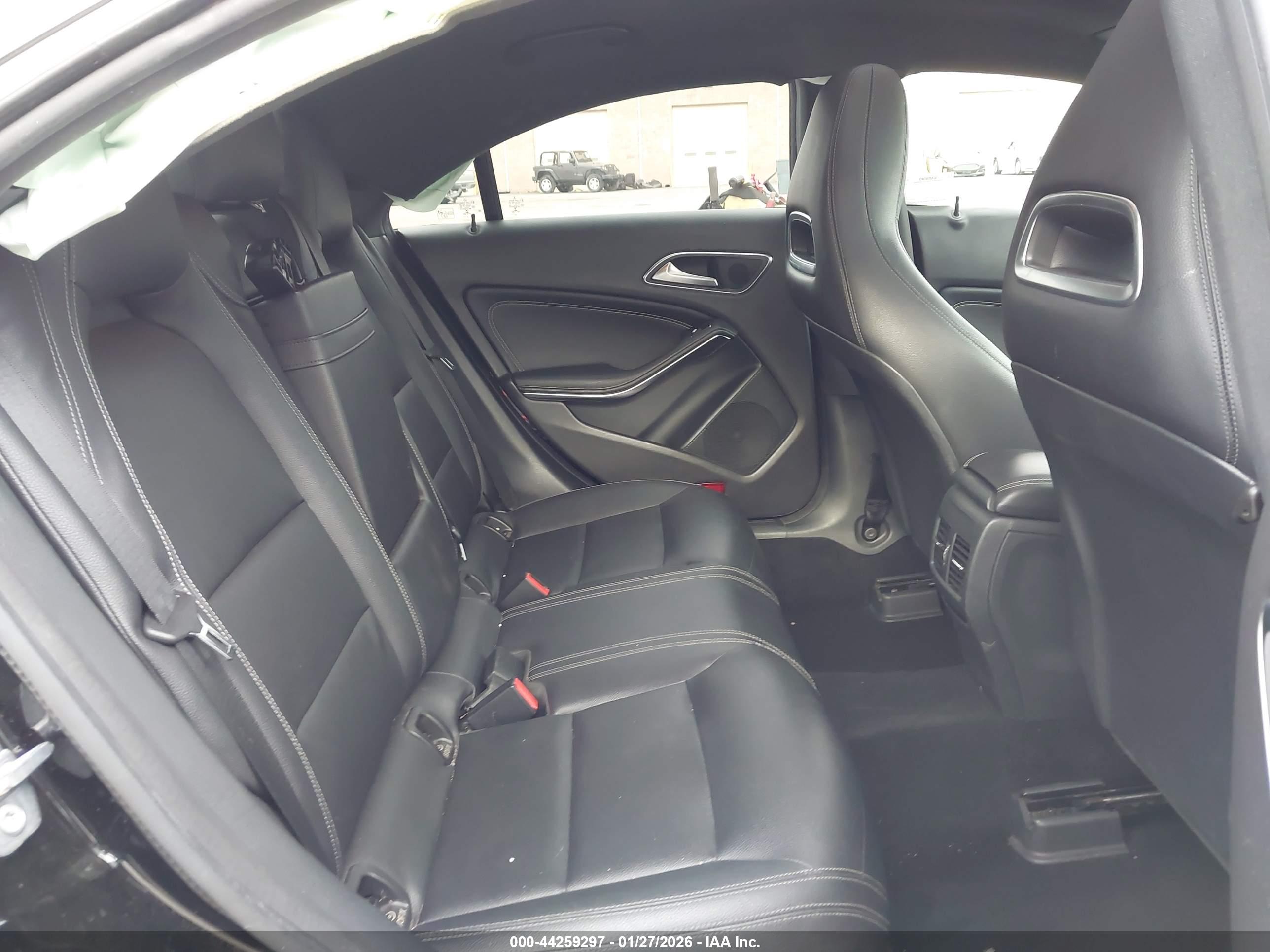 MERCEDES-BENZ CLA image 8