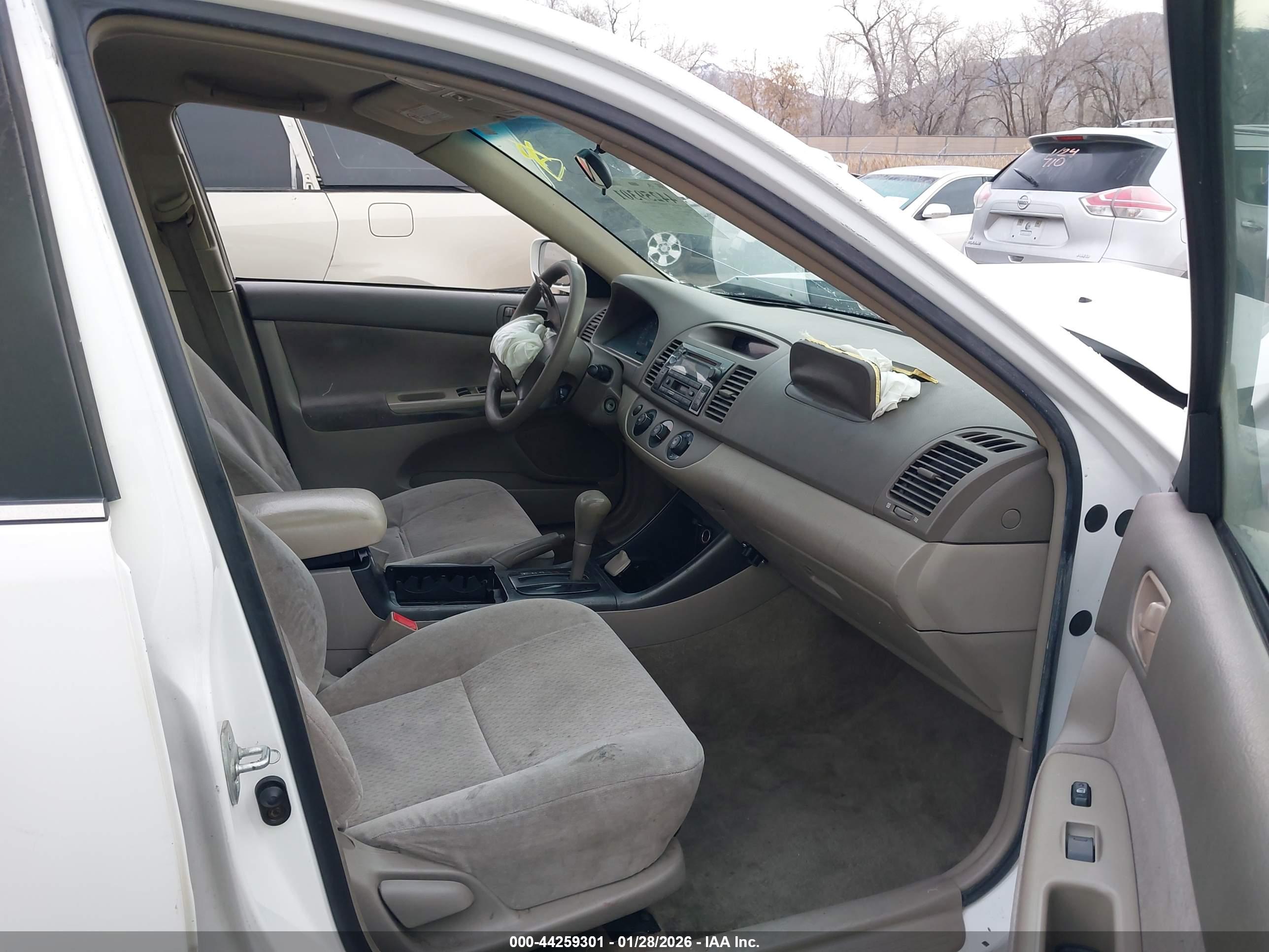 TOYOTA CAMRY image 5