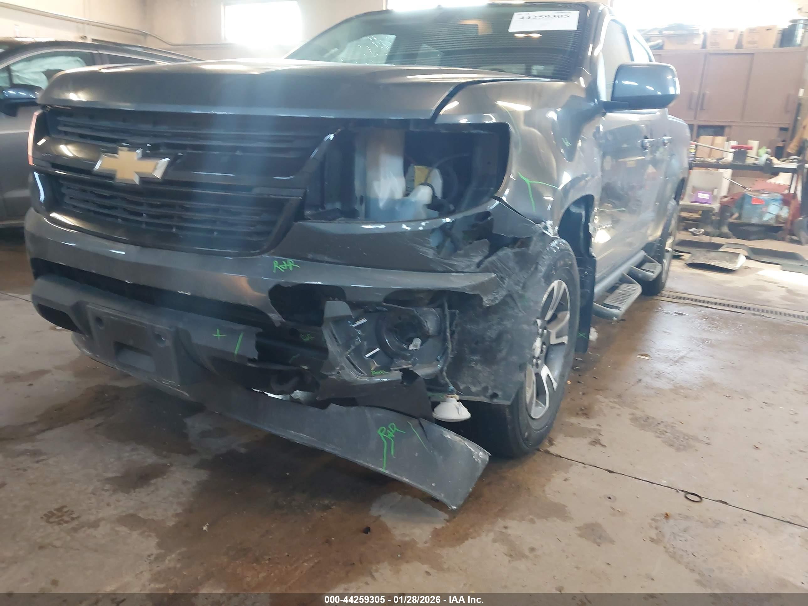 CHEVROLET COLORADO image 6