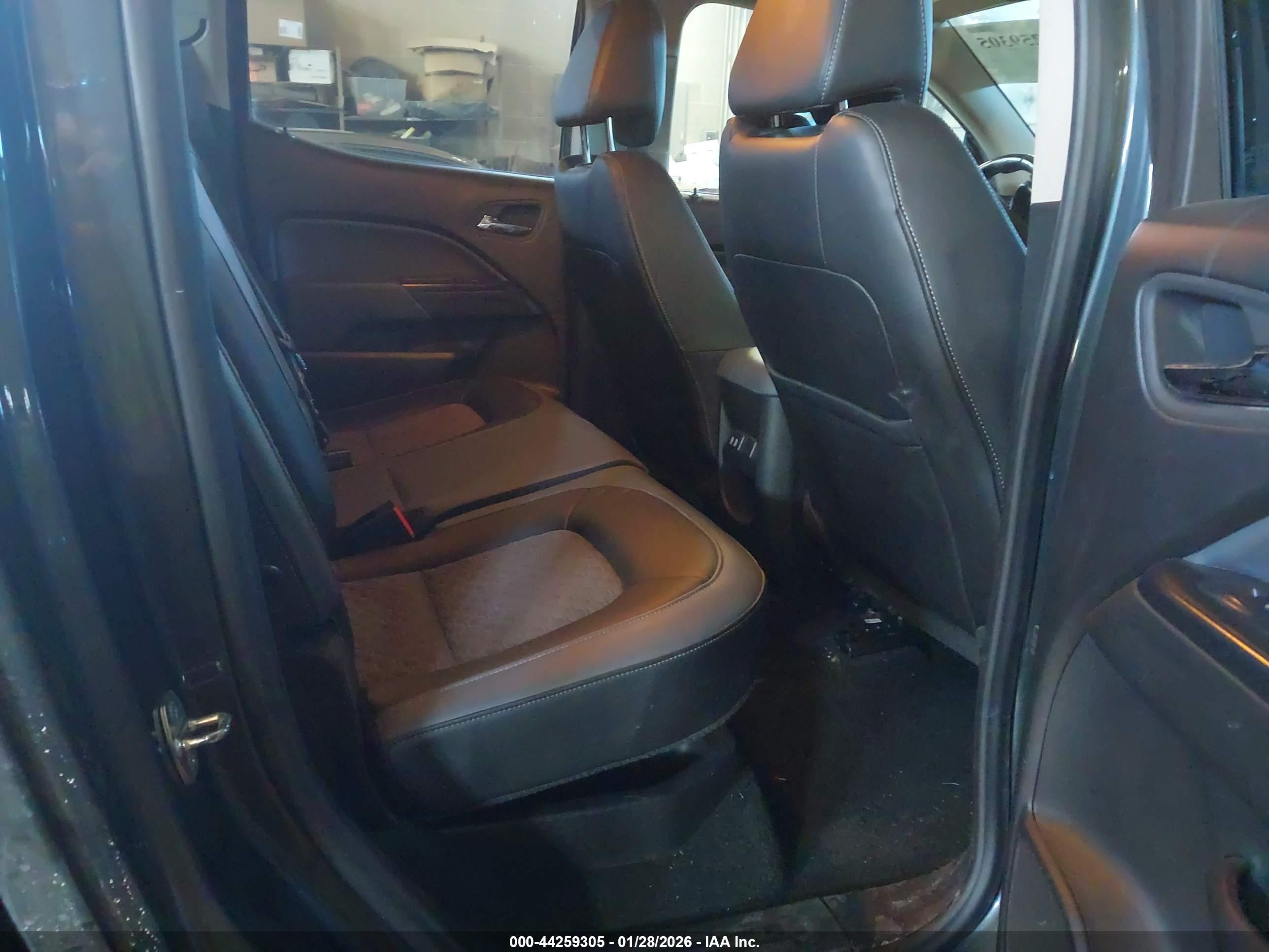 CHEVROLET COLORADO image 8