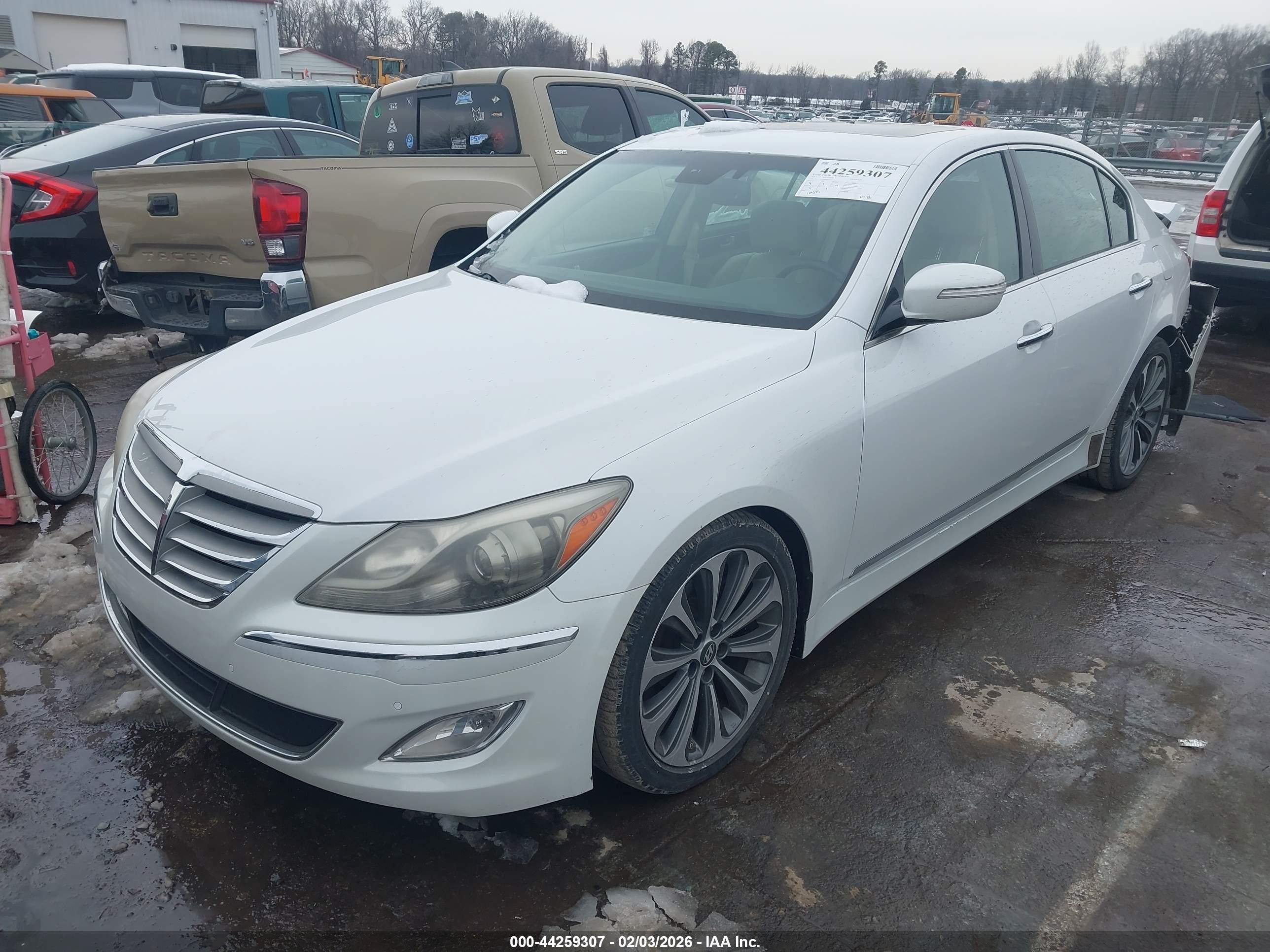 HYUNDAI GENESIS image 2