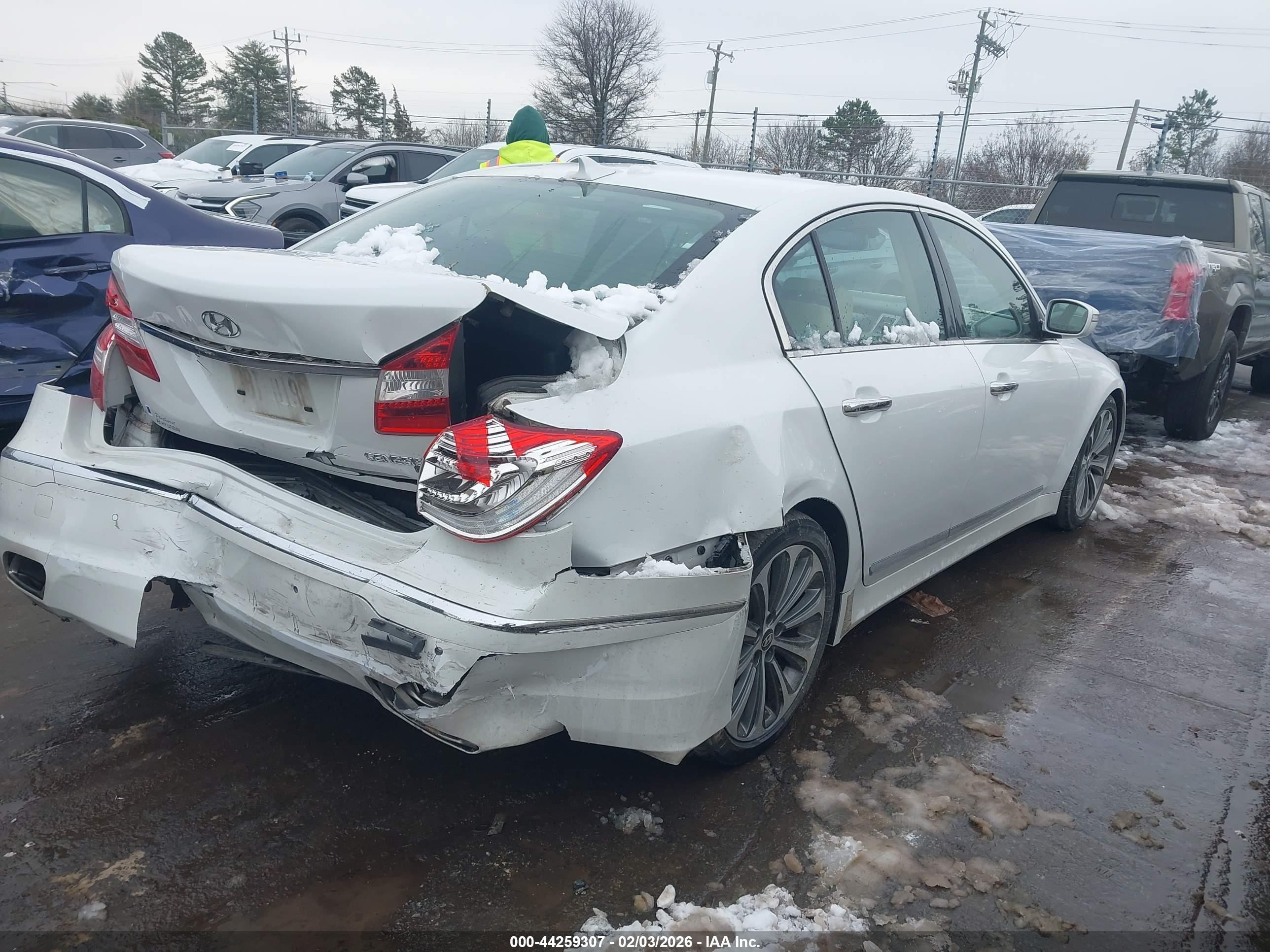 HYUNDAI GENESIS image 4