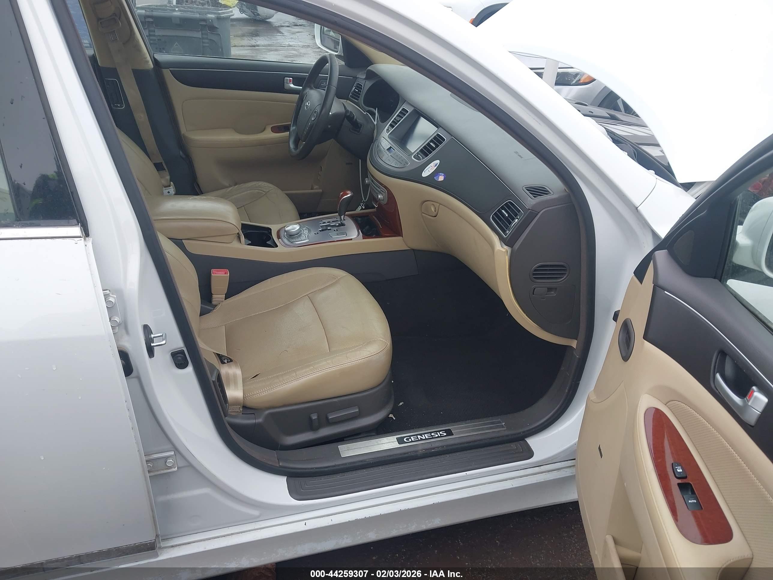 HYUNDAI GENESIS image 5