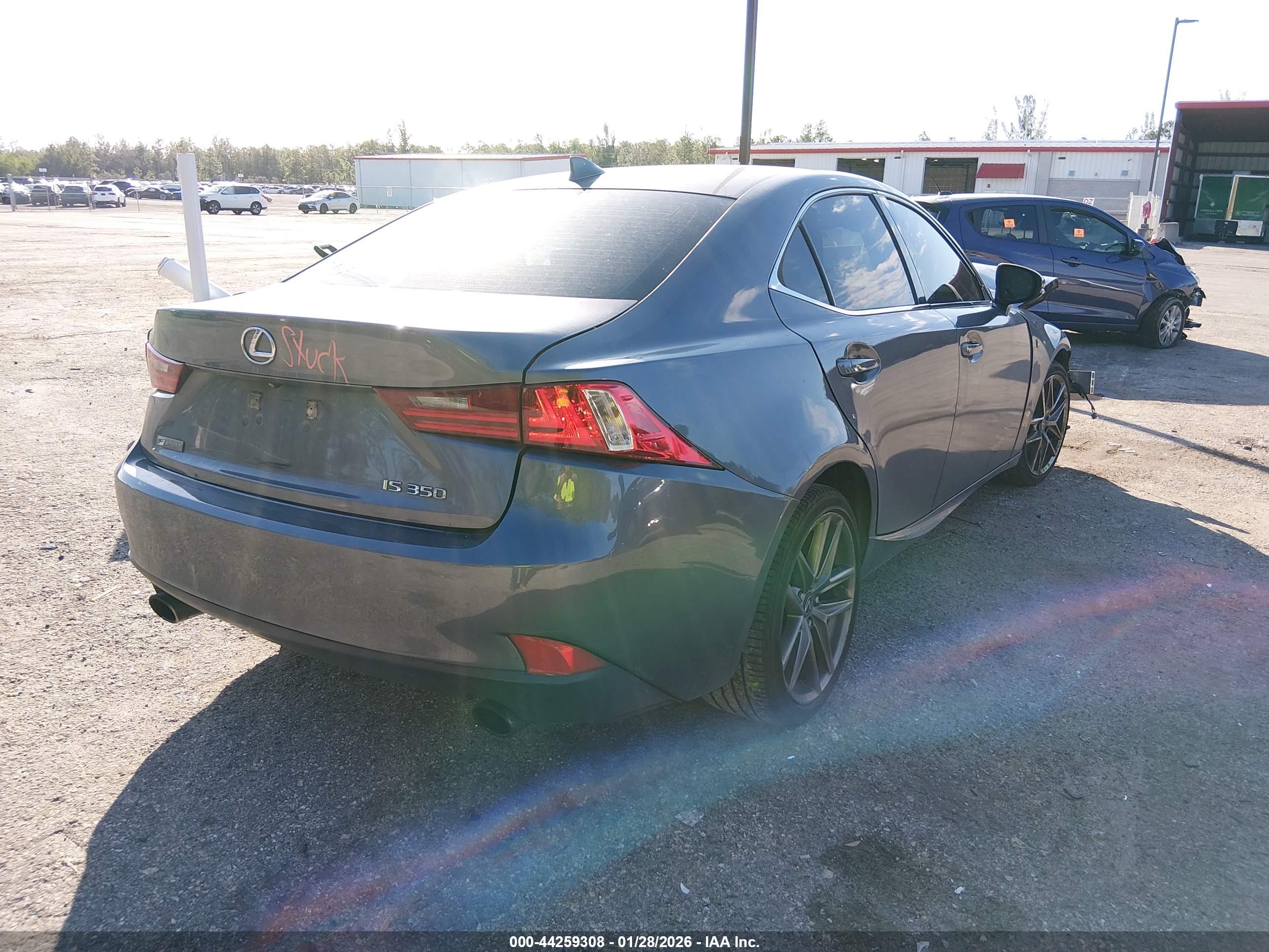 LEXUS IS image 4