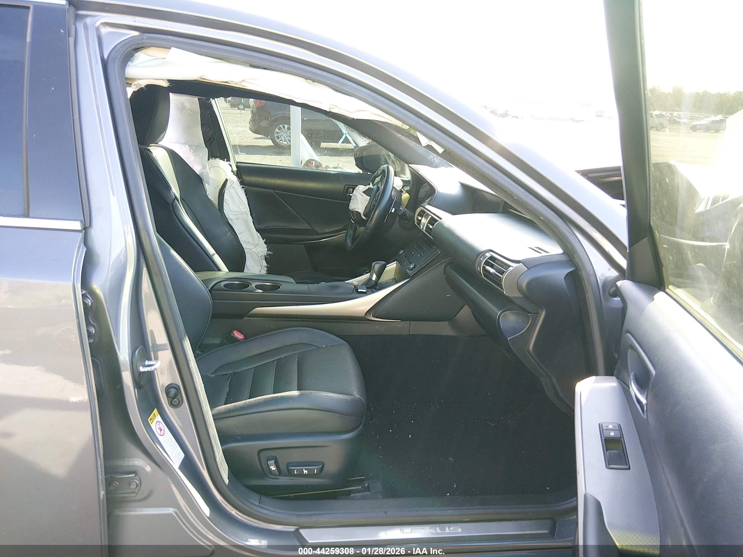 LEXUS IS image 5