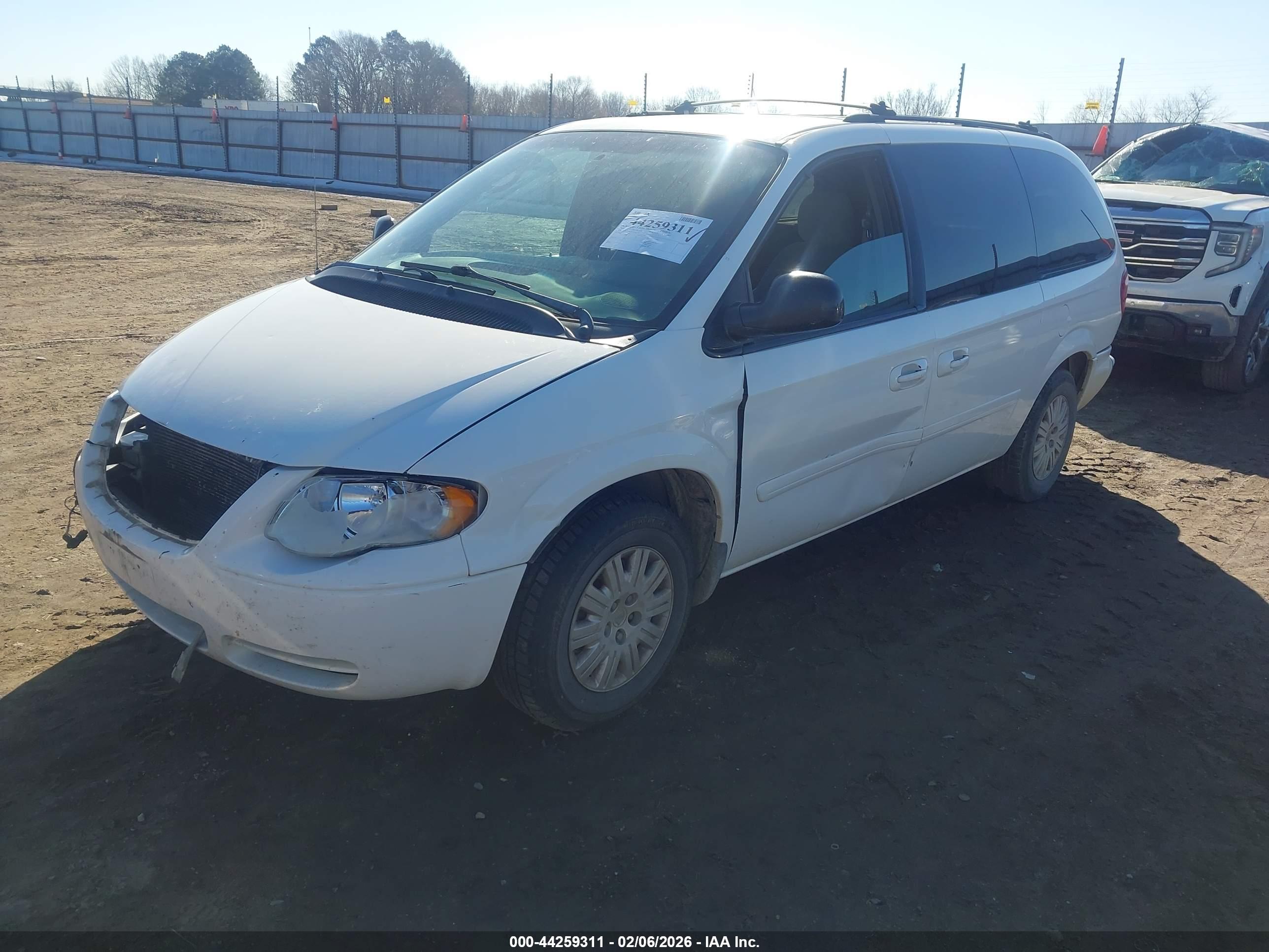 CHRYSLER TOWN image 2