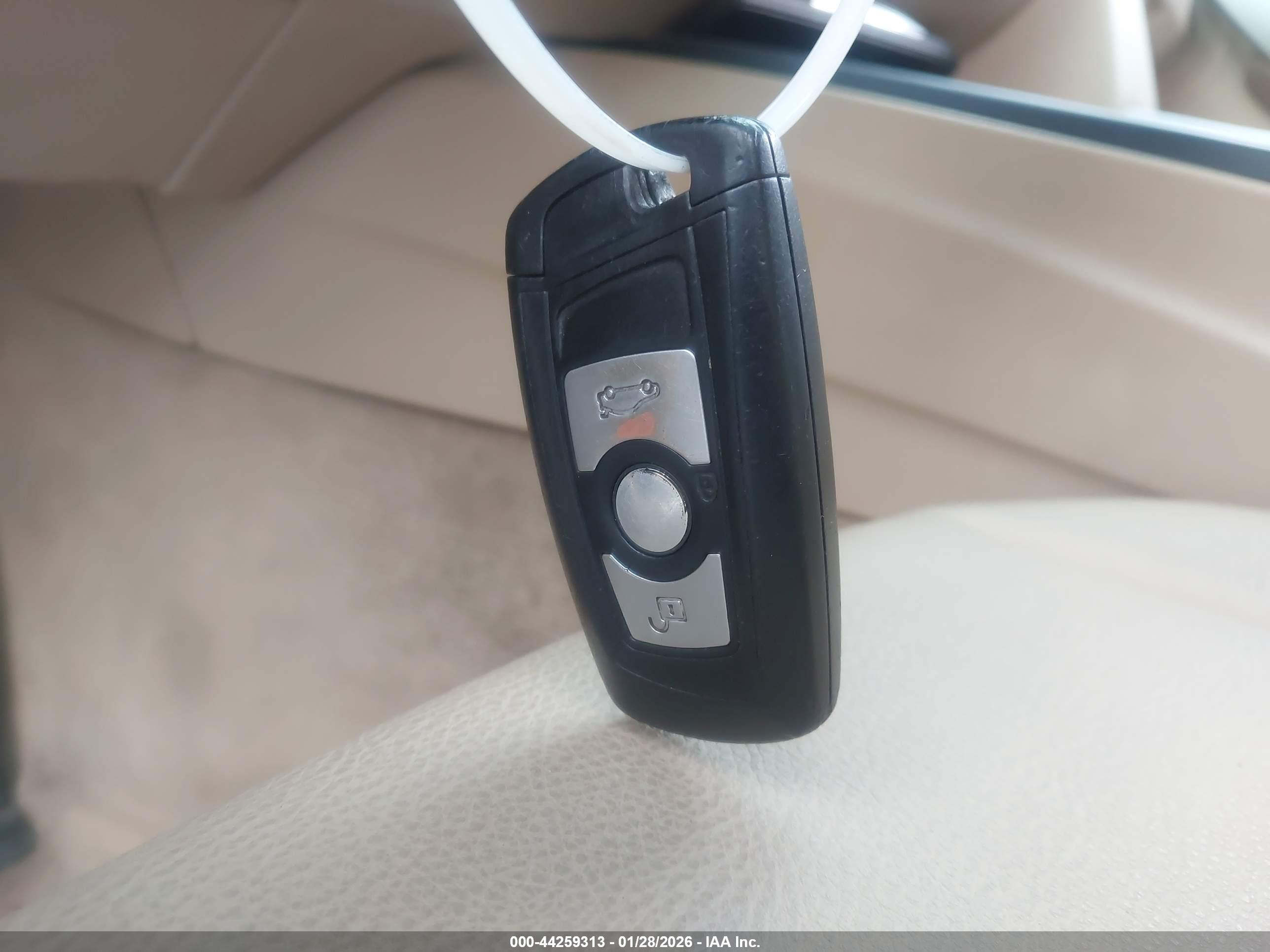 BMW 320I image 11