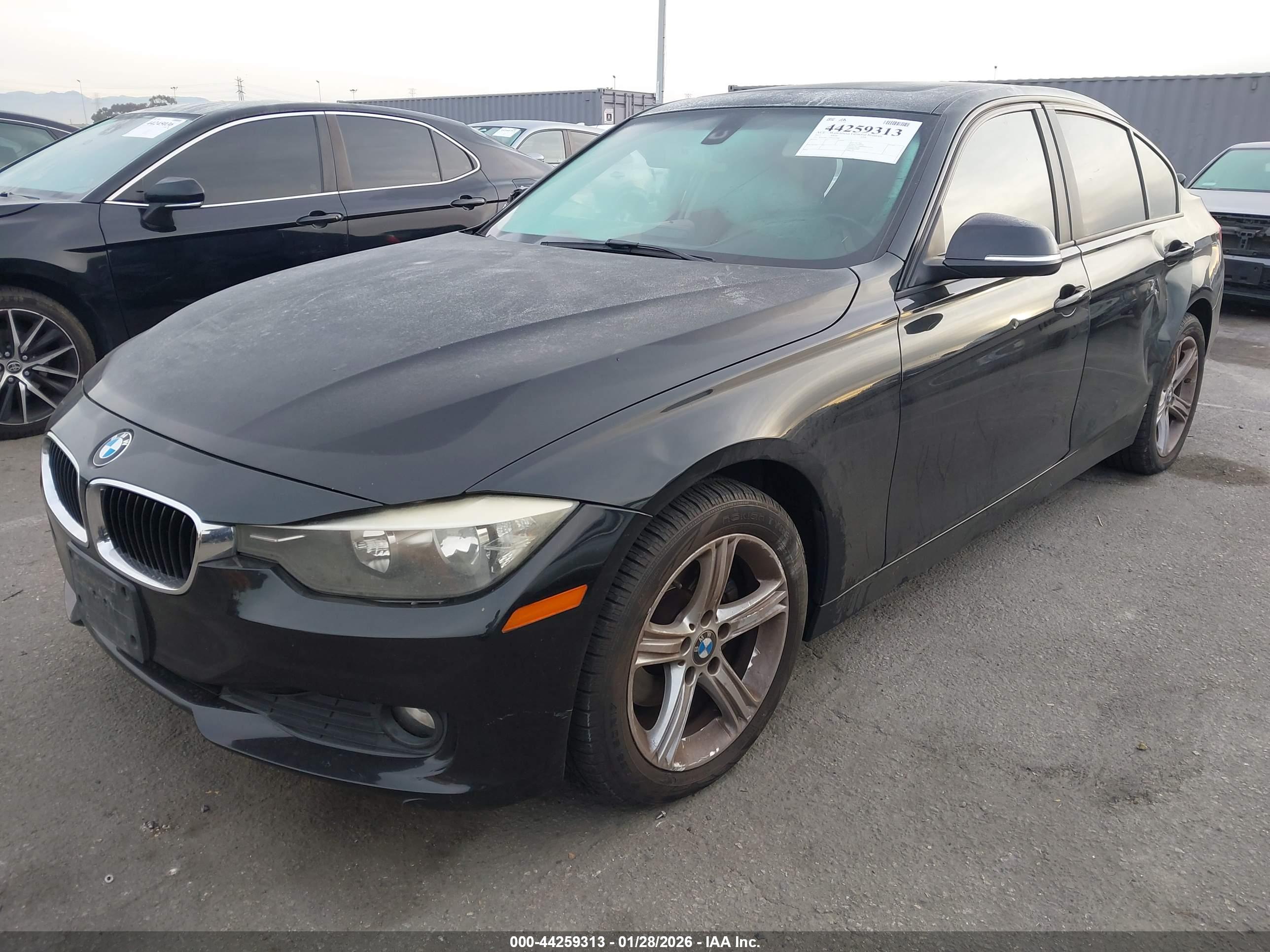 BMW 320I image 2