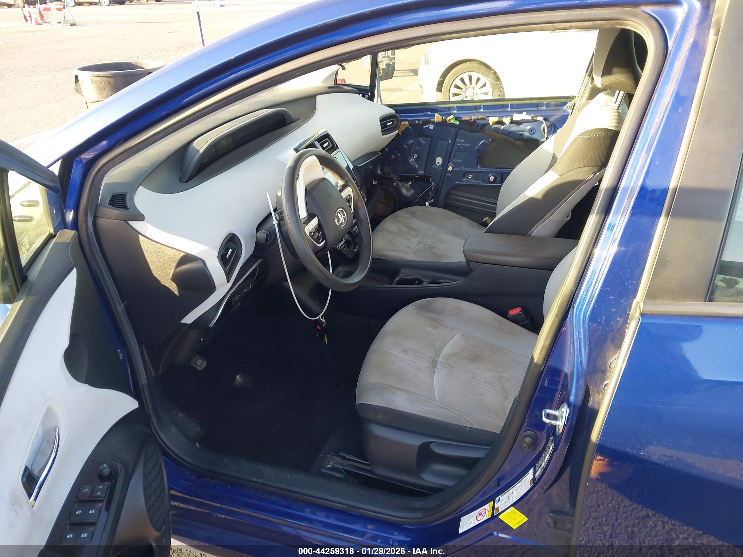 TOYOTA PRIUS image 5