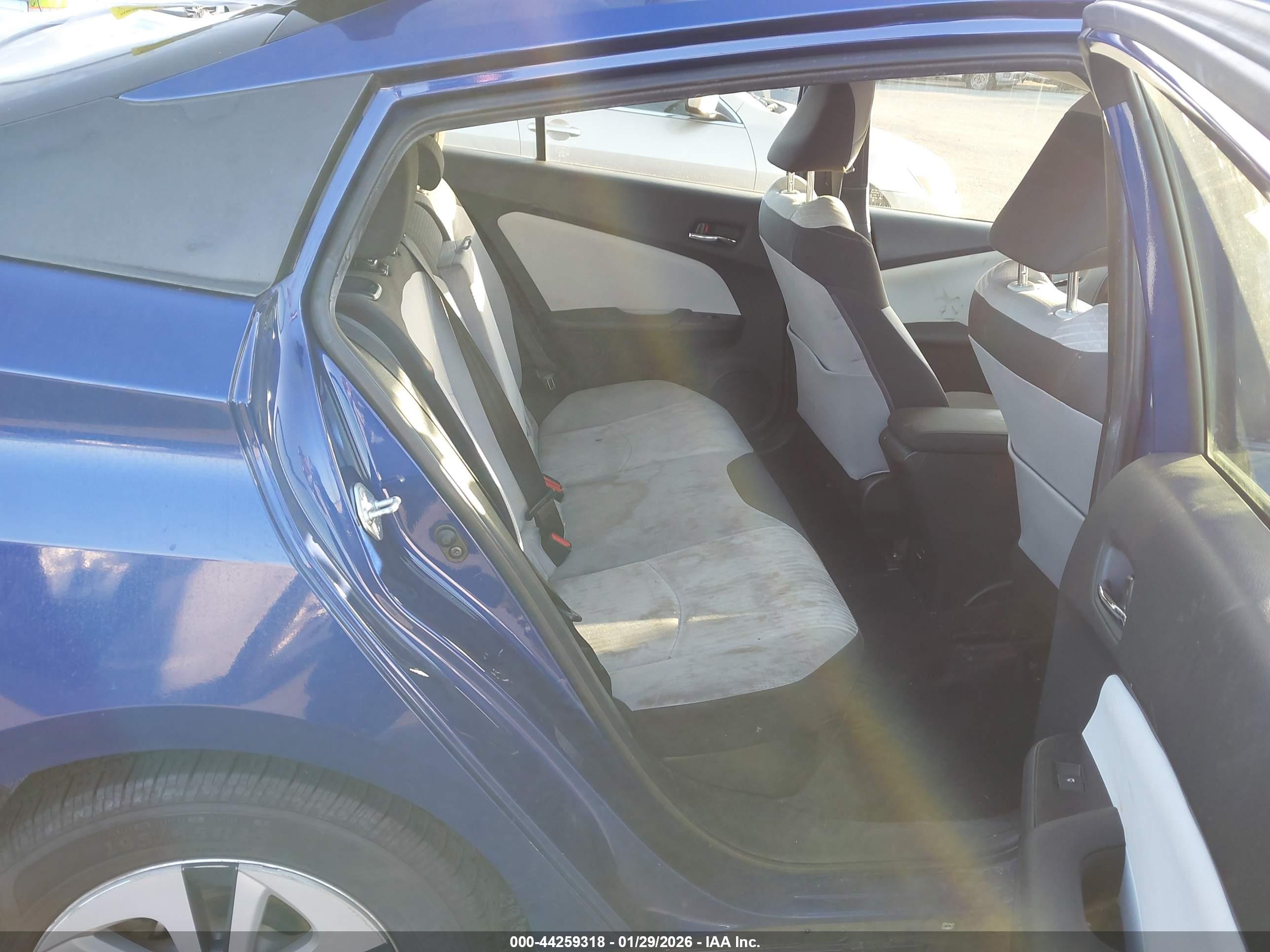 TOYOTA PRIUS image 8