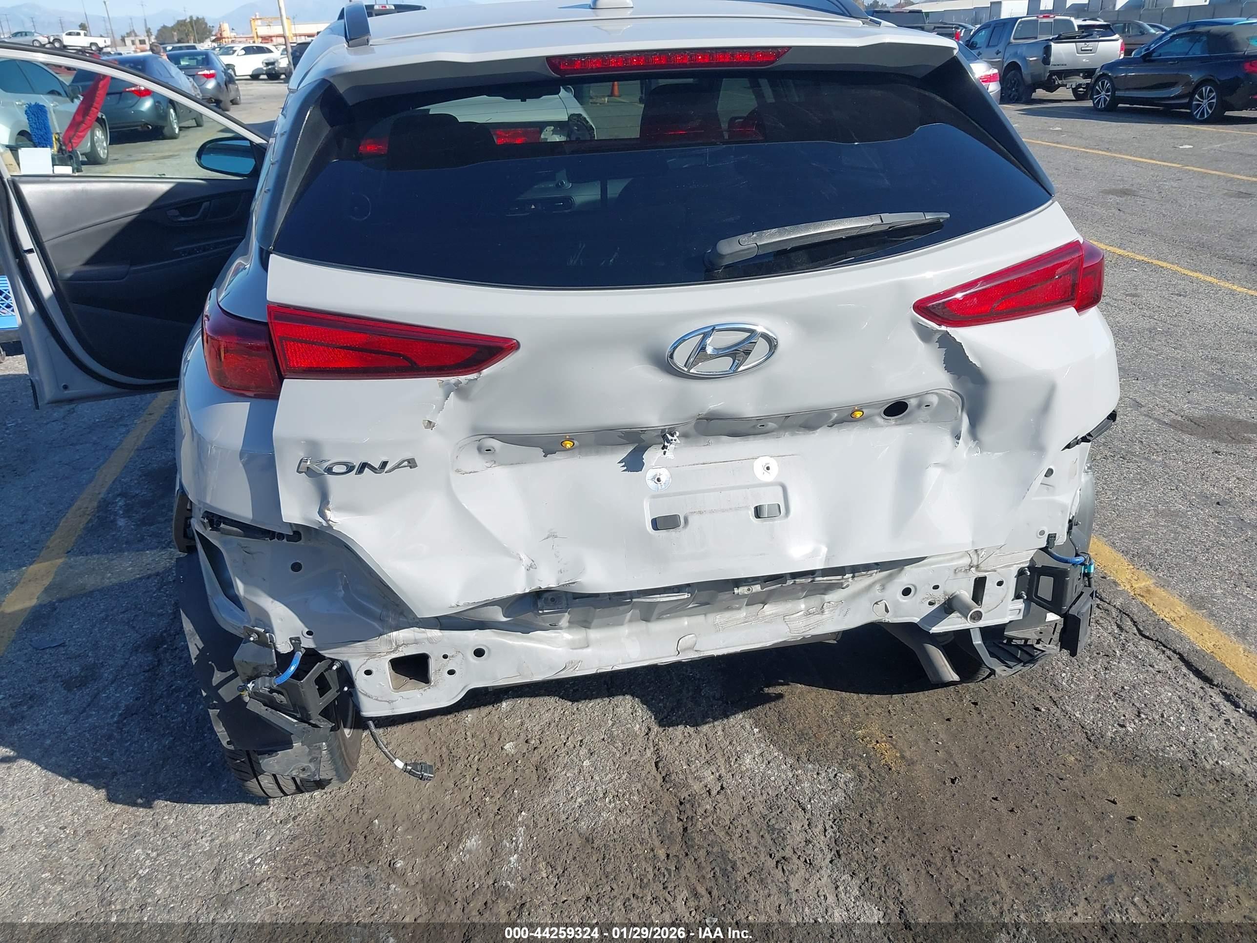 HYUNDAI KONA image 6